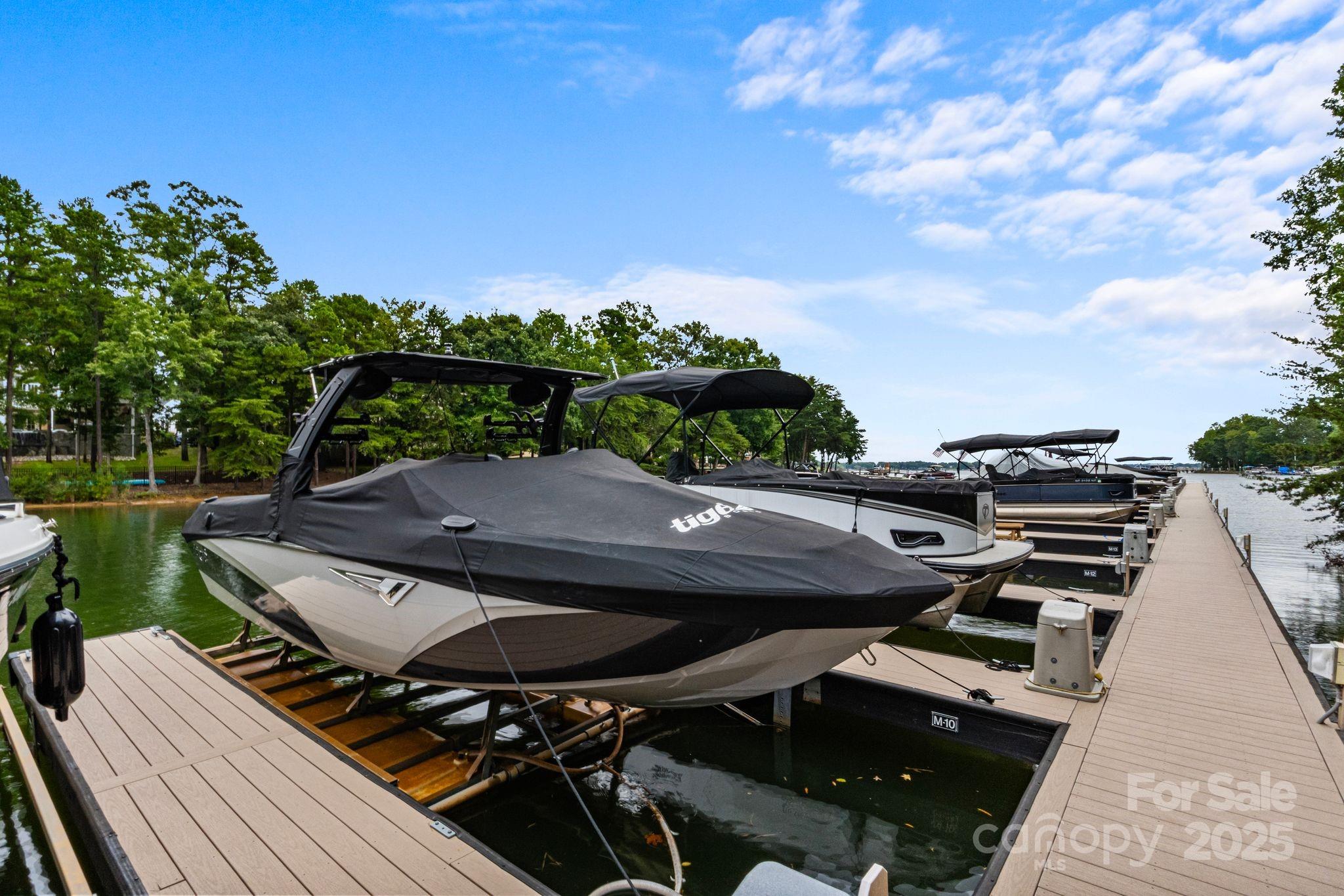 111 Kent Court Property Photo 6