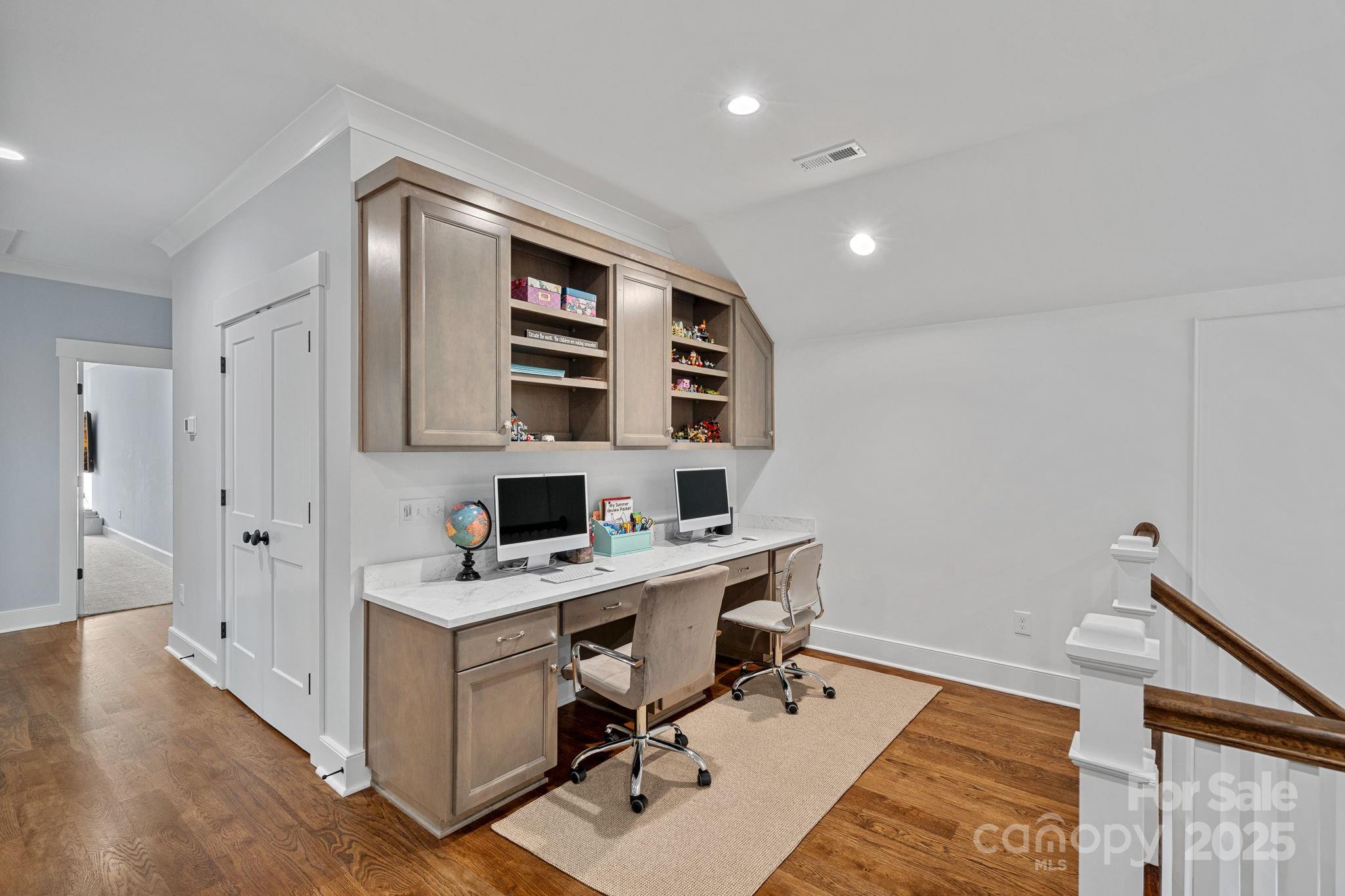 111 Kent Court Property Photo 24