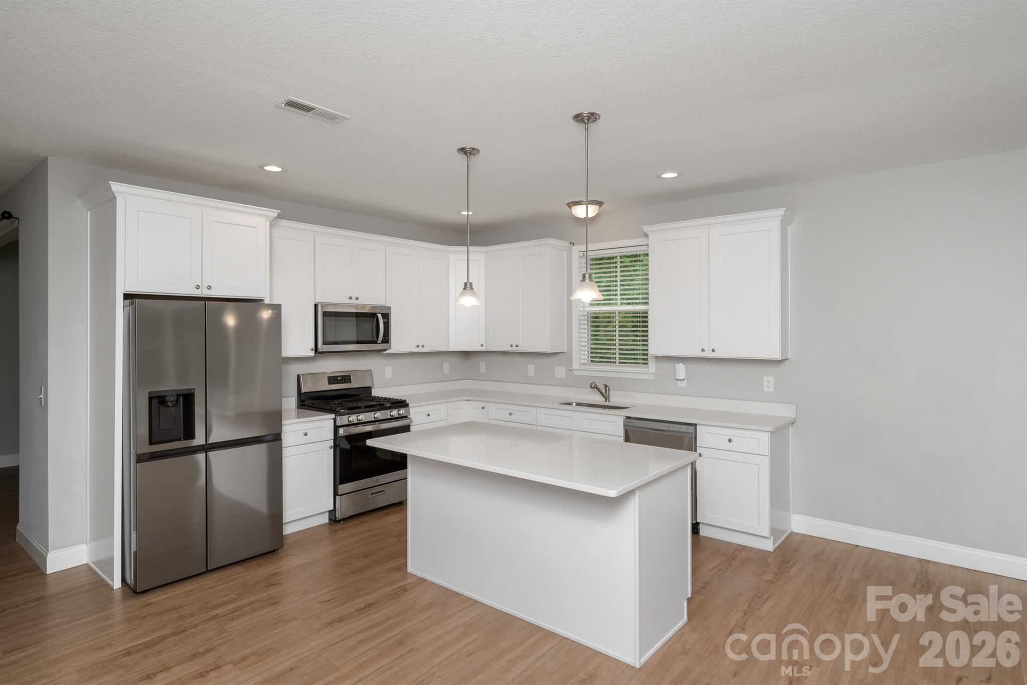 100 Holly Drive Property Photo 3