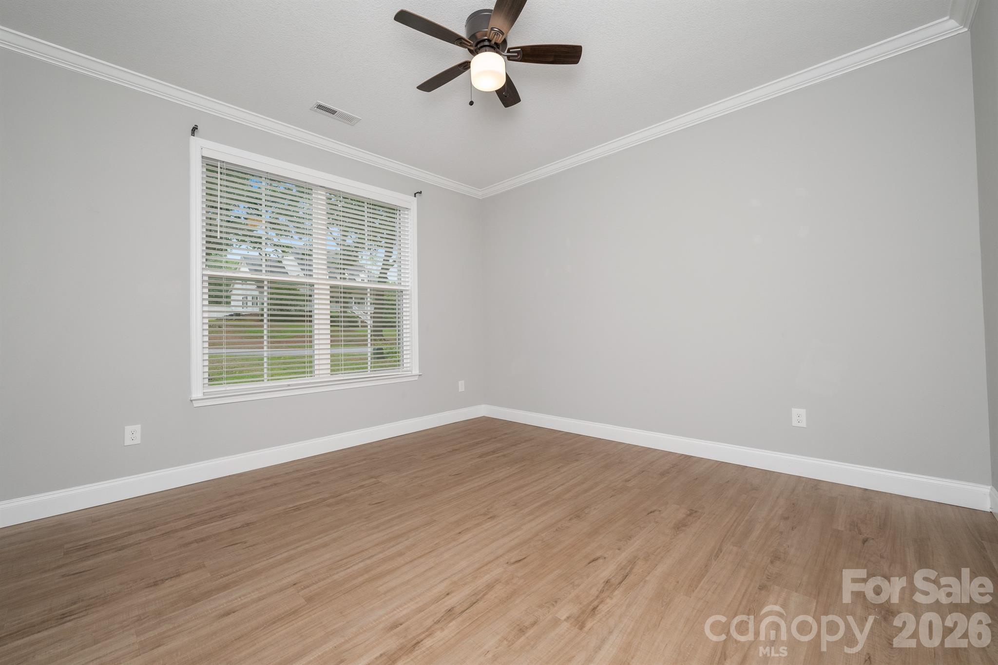 100 Holly Drive Property Photo 8