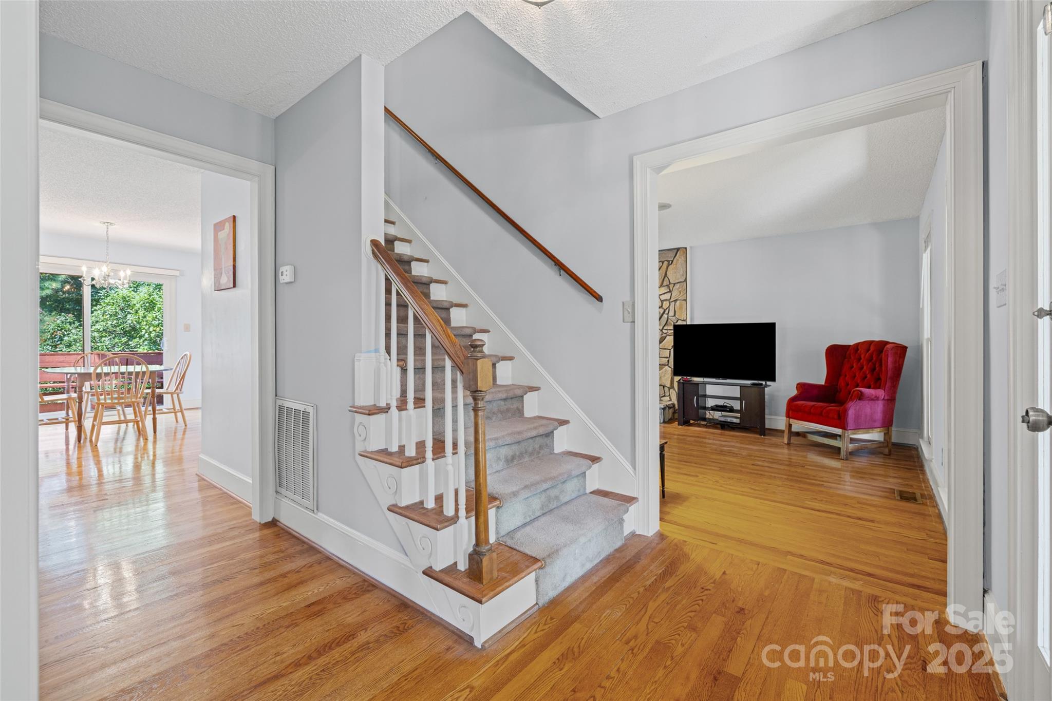 25011 Club View Drive Property Photo 6