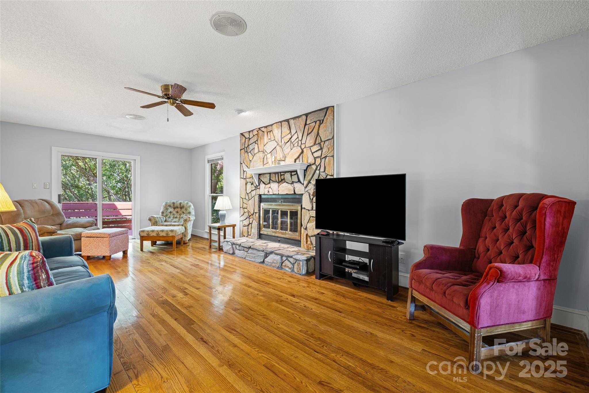 25011 Club View Drive Property Photo 7
