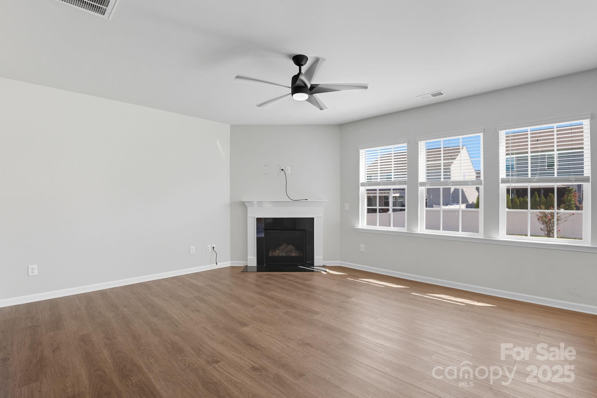 5580 Soft Shell Drive Property Photo 10