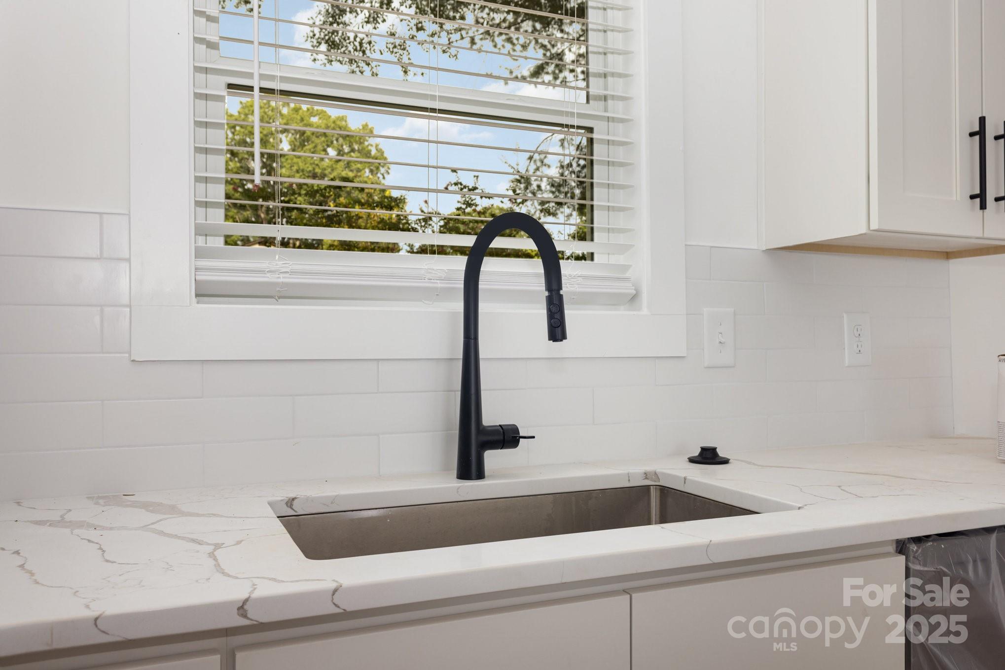 530 Oakhurst Avenue Property Photo 3