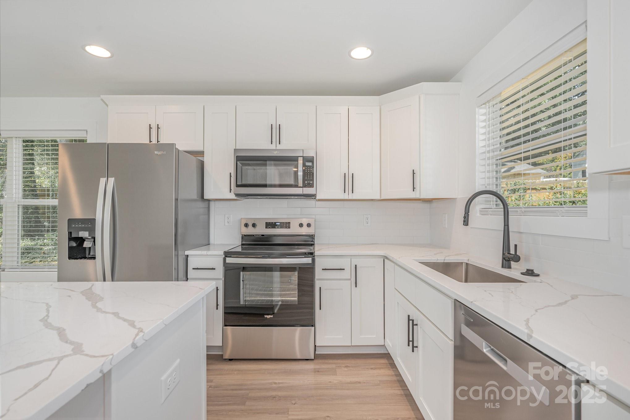 530 Oakhurst Avenue Property Photo 4