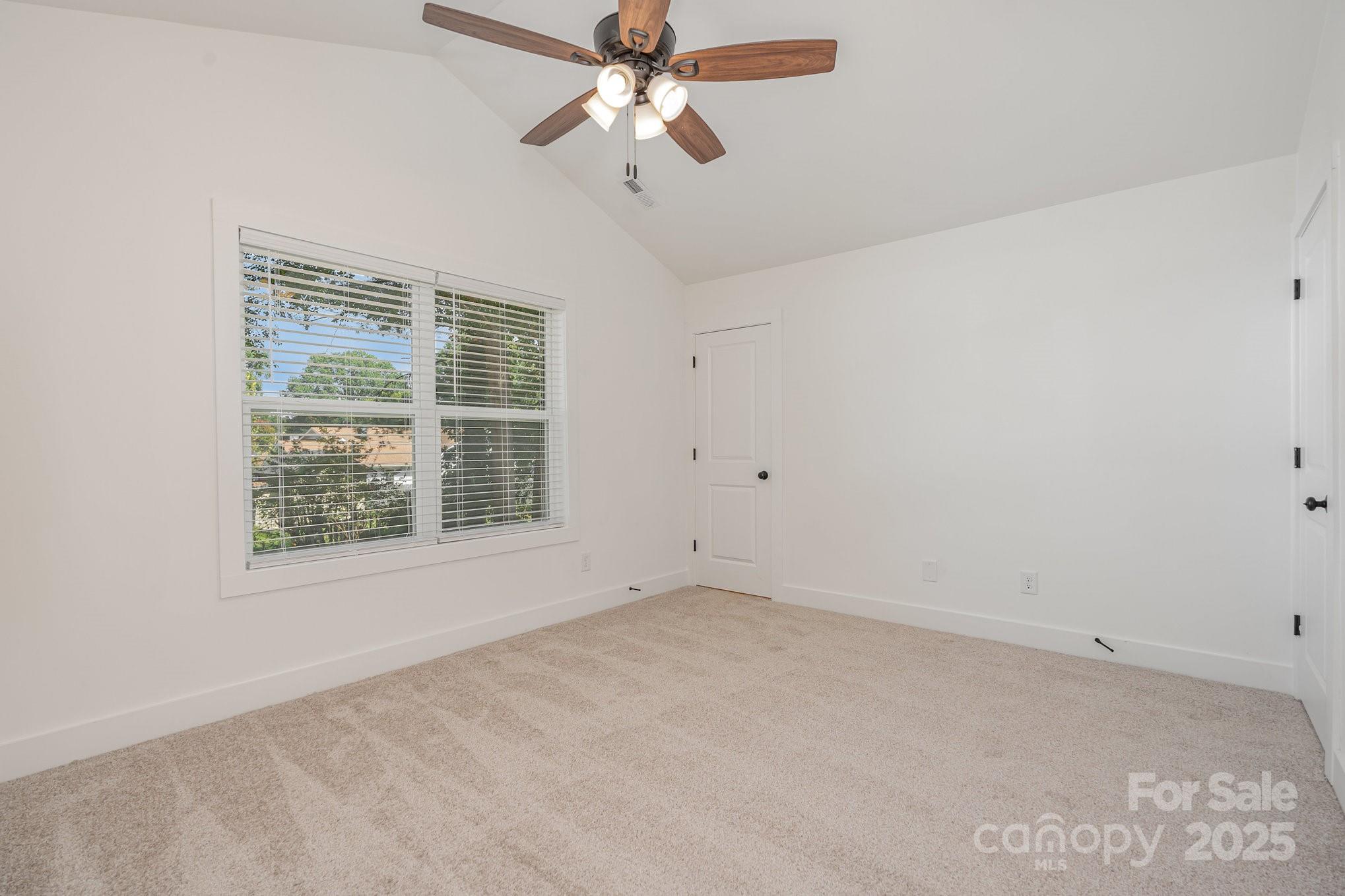 530 Oakhurst Avenue Property Photo 9