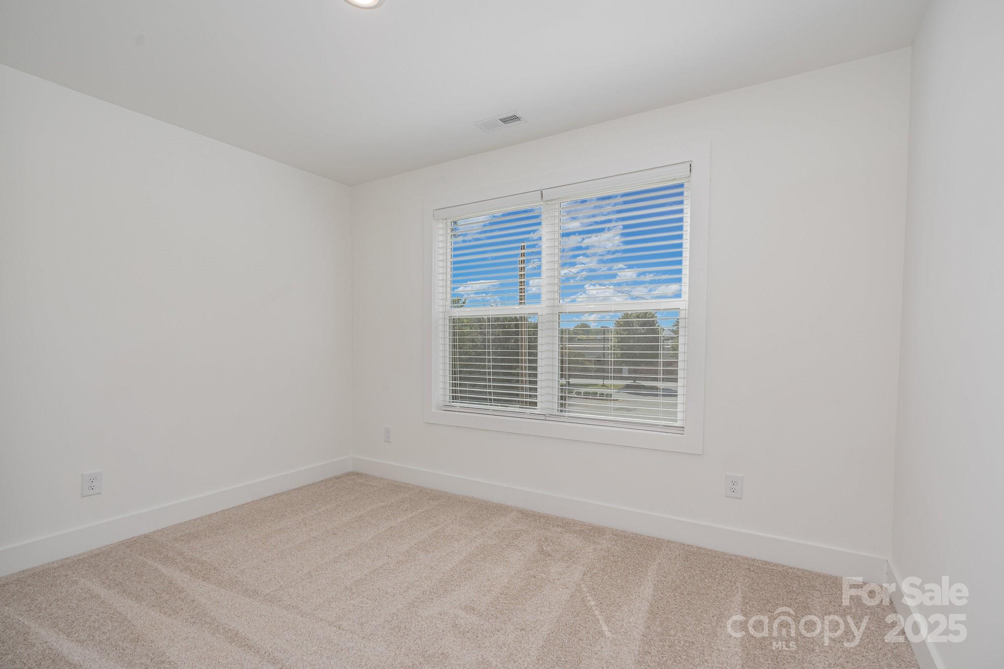 530 Oakhurst Avenue Property Photo 10