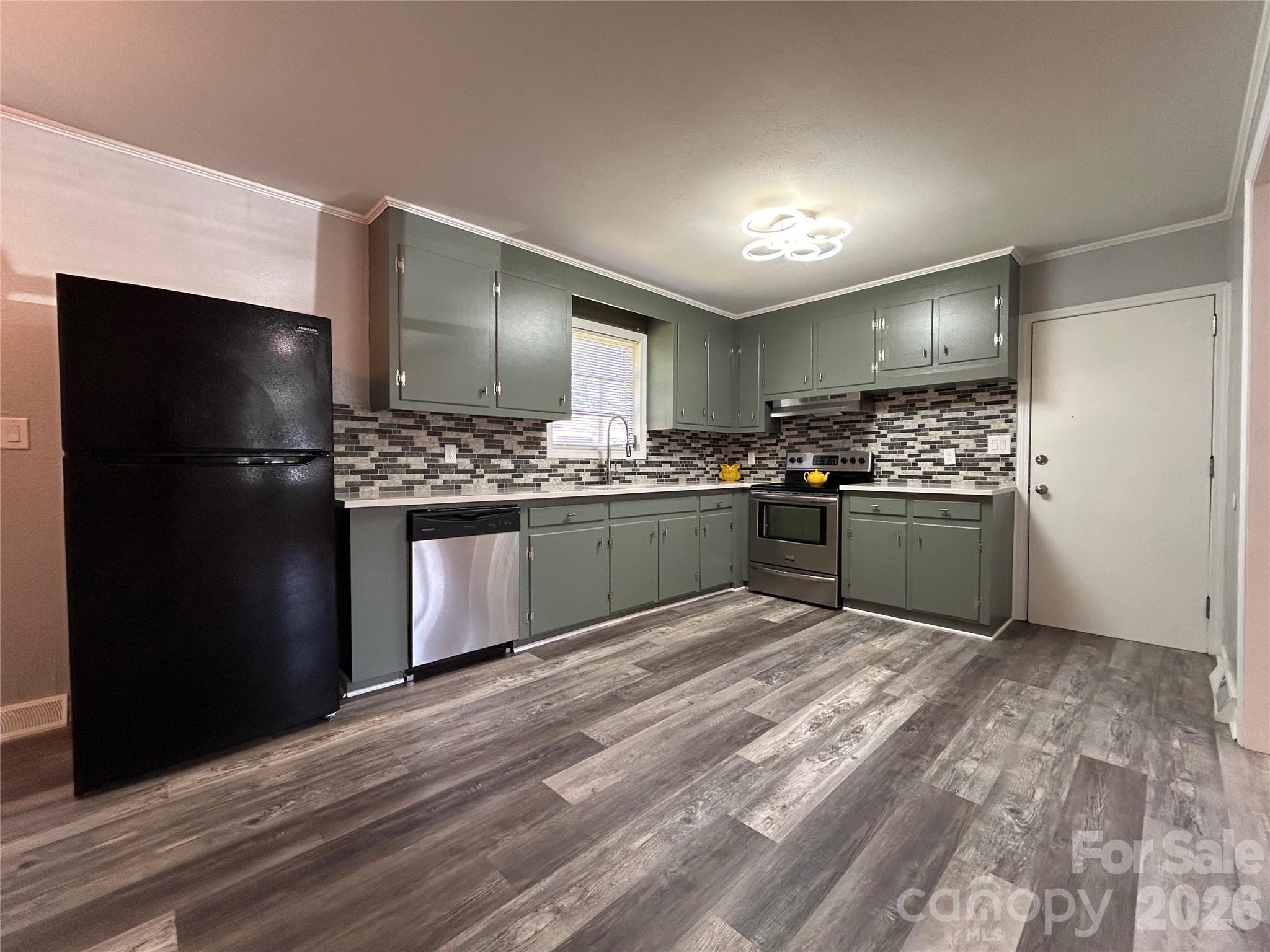 2218 W 5th Avenue Property Photo 7