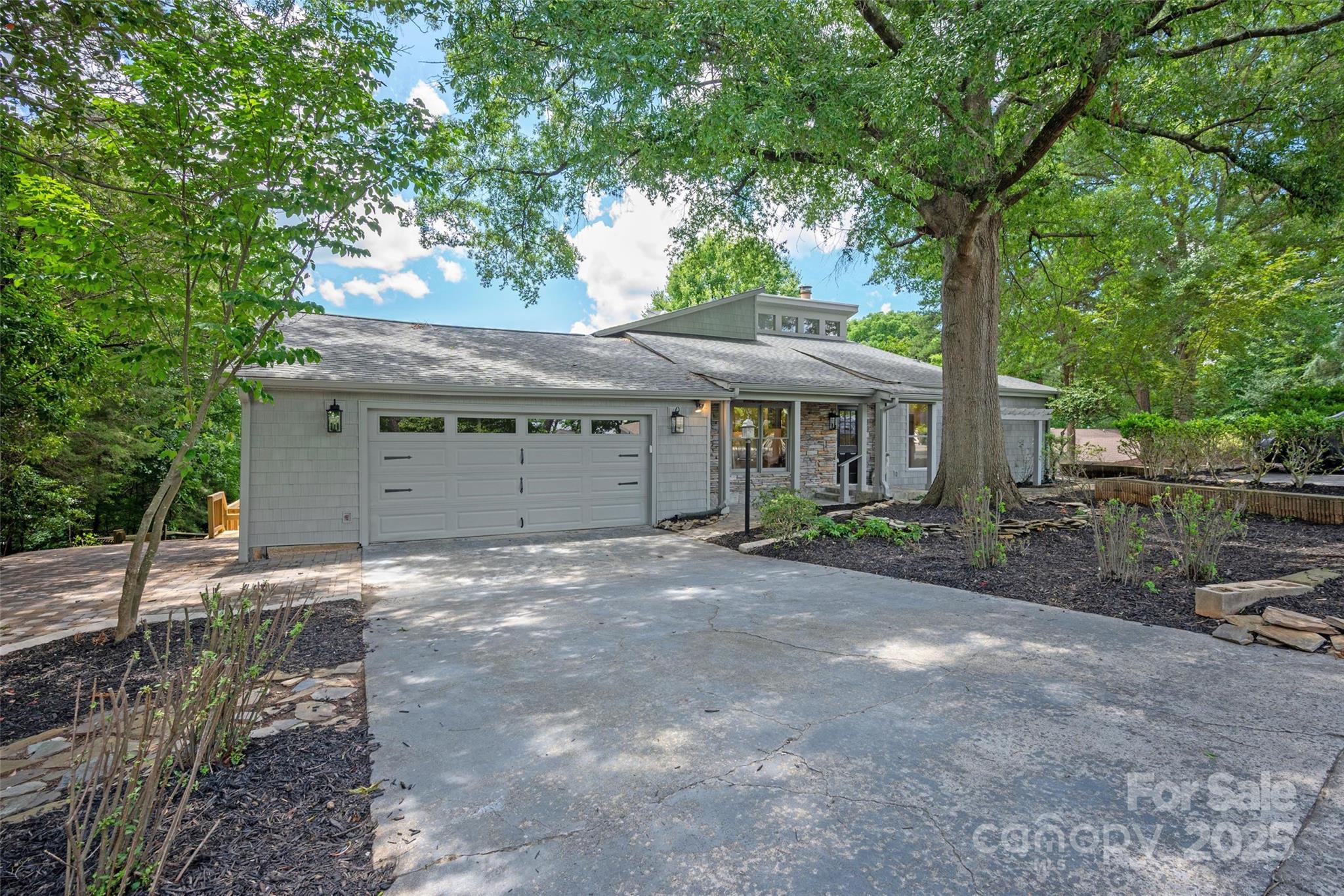 1096 Palmyra Drive Property Photo 6