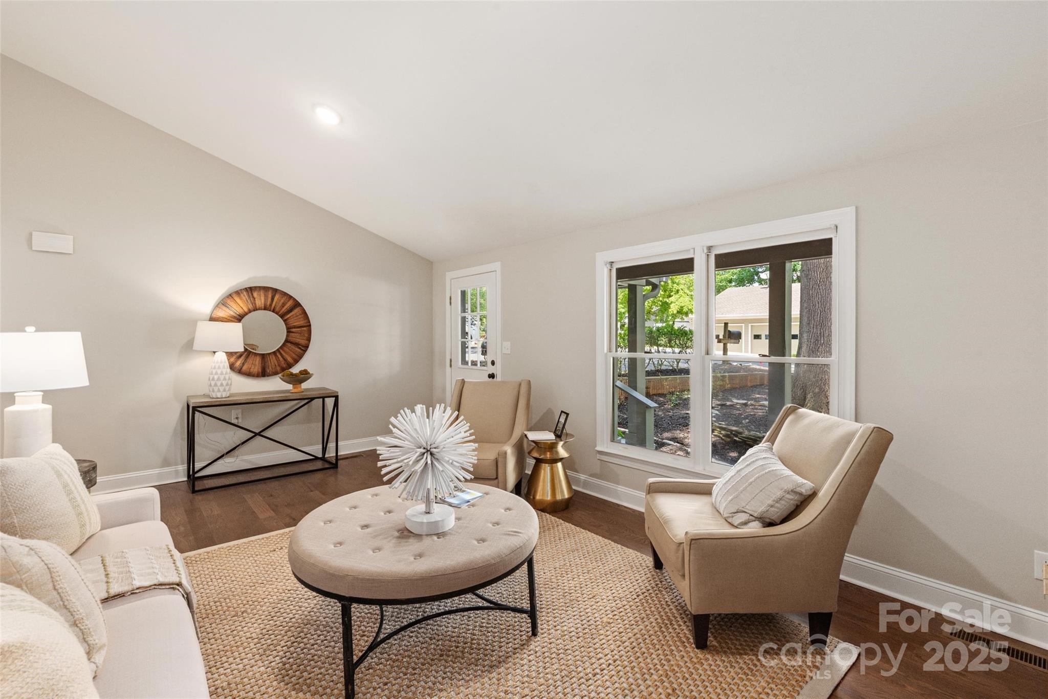 1096 Palmyra Drive Property Photo 9