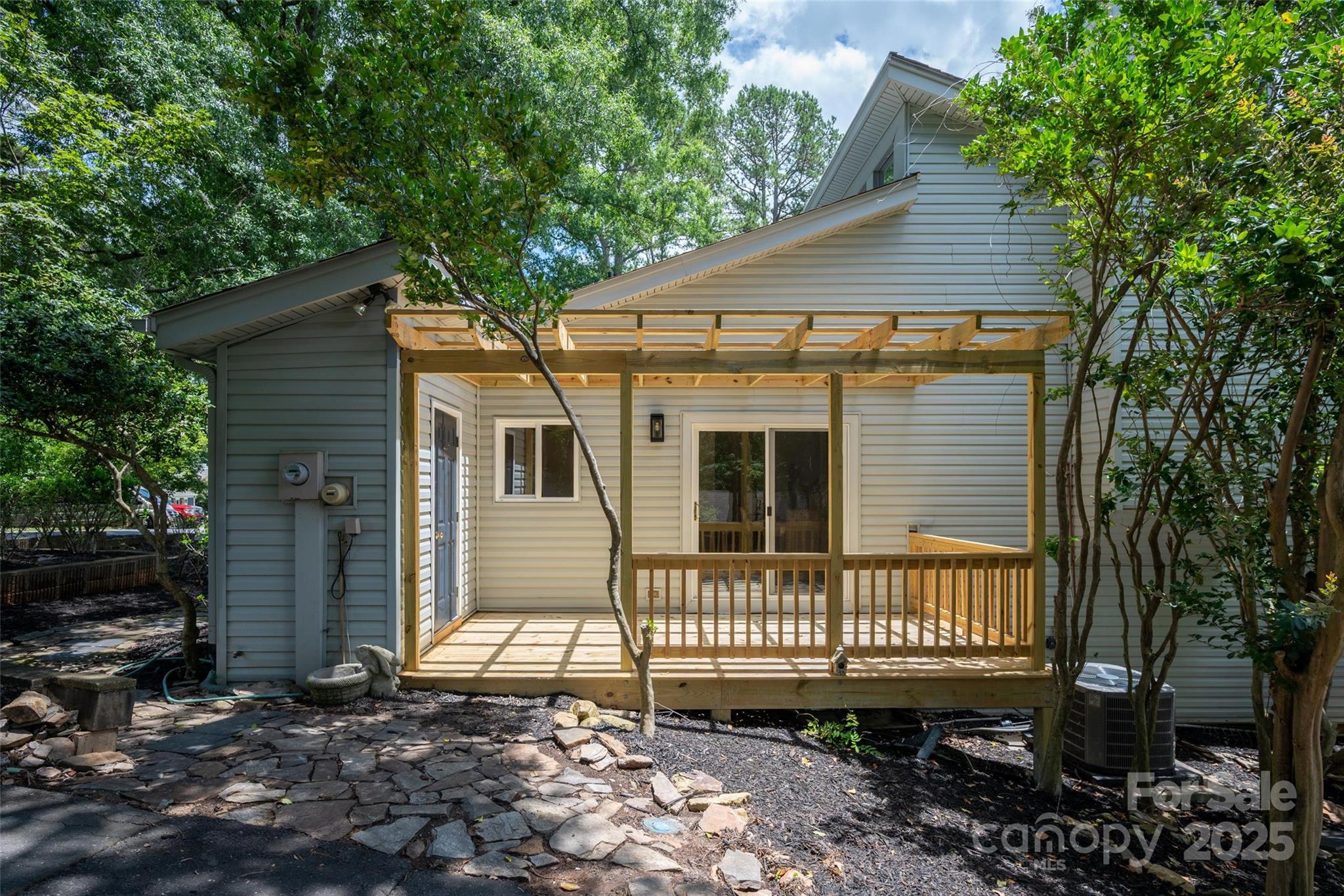 1096 Palmyra Drive Property Photo 11