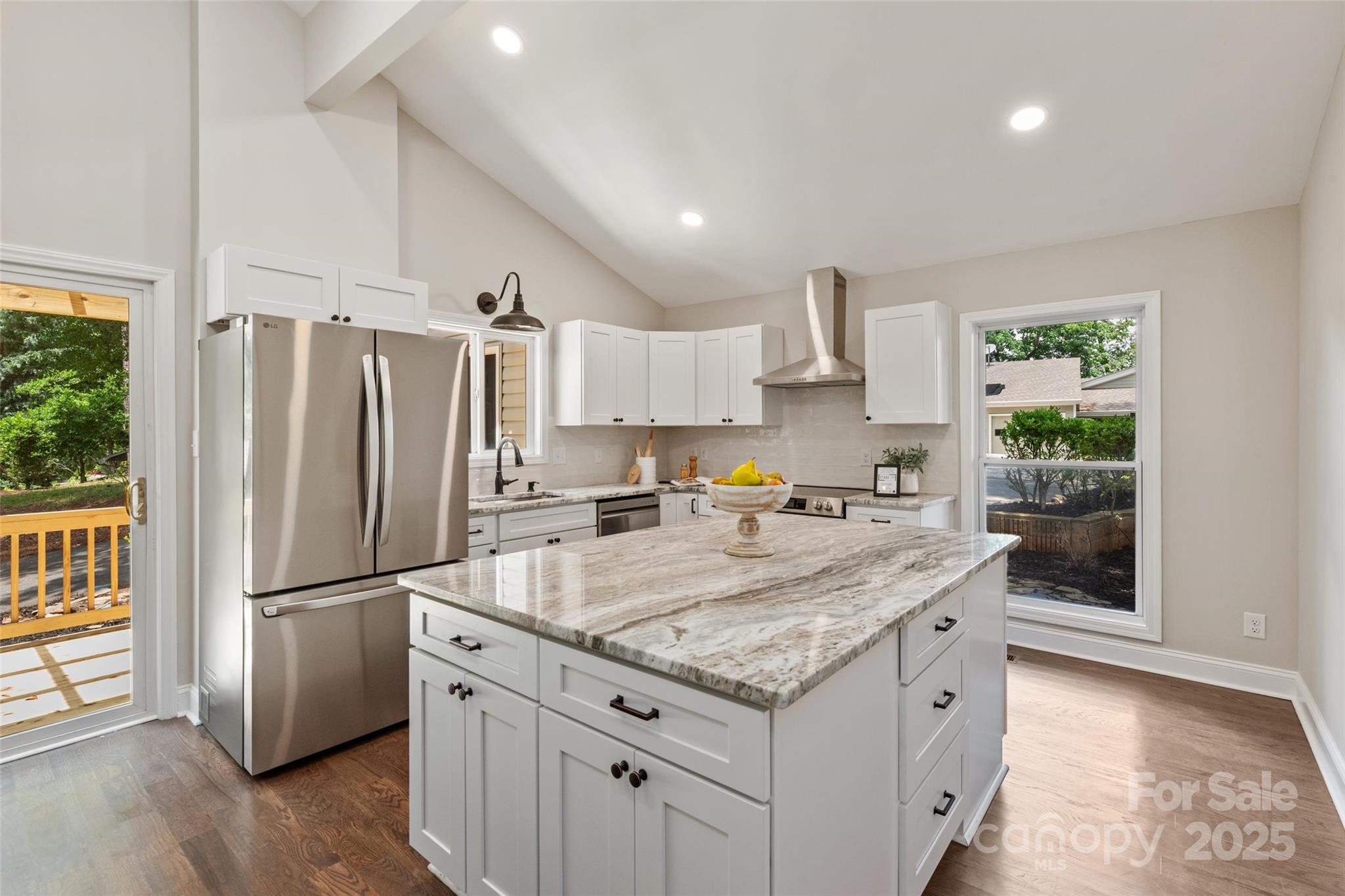 1096 Palmyra Drive Property Photo 14