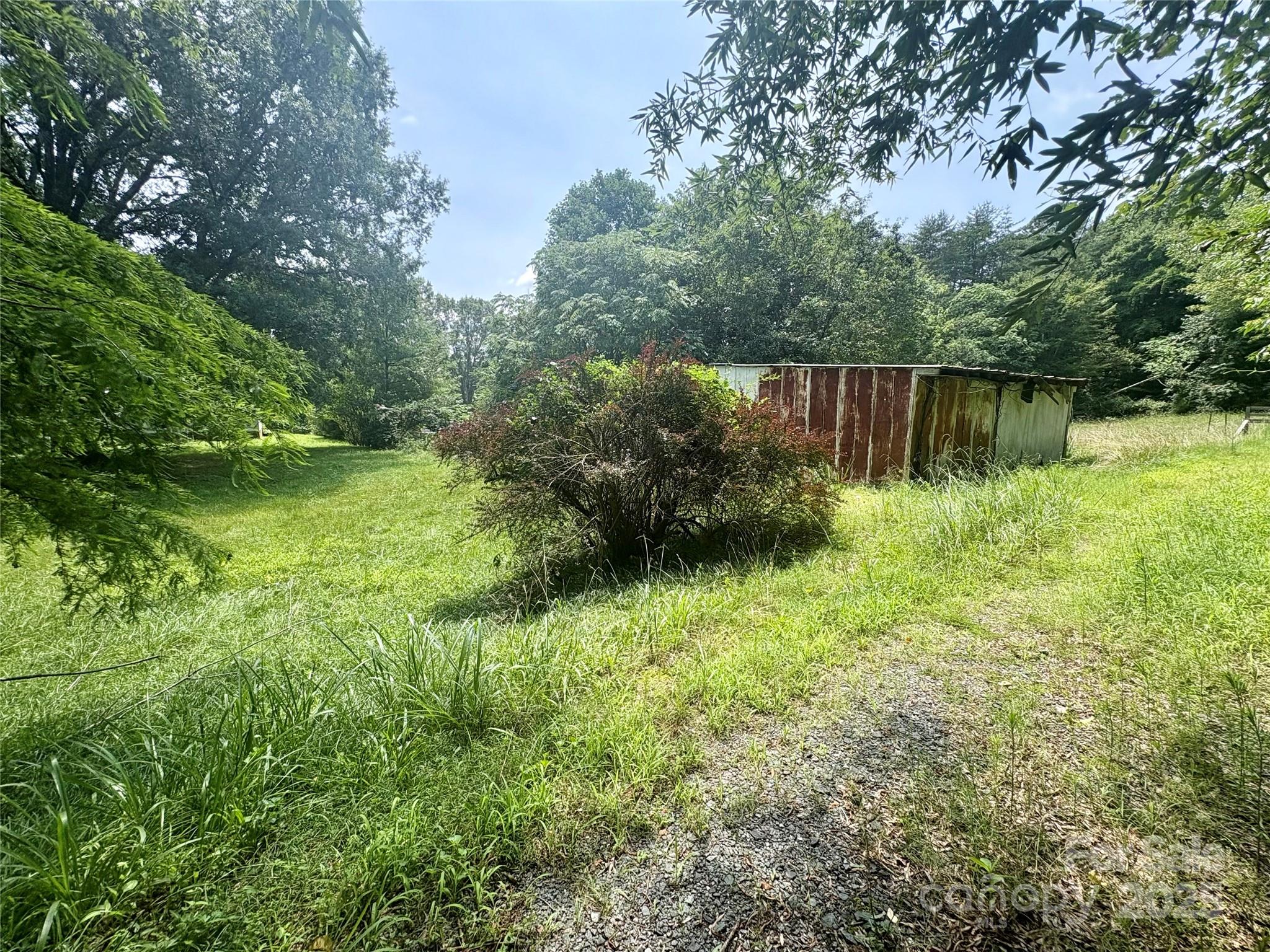 1031 Red Oak Drive Property Photo 4