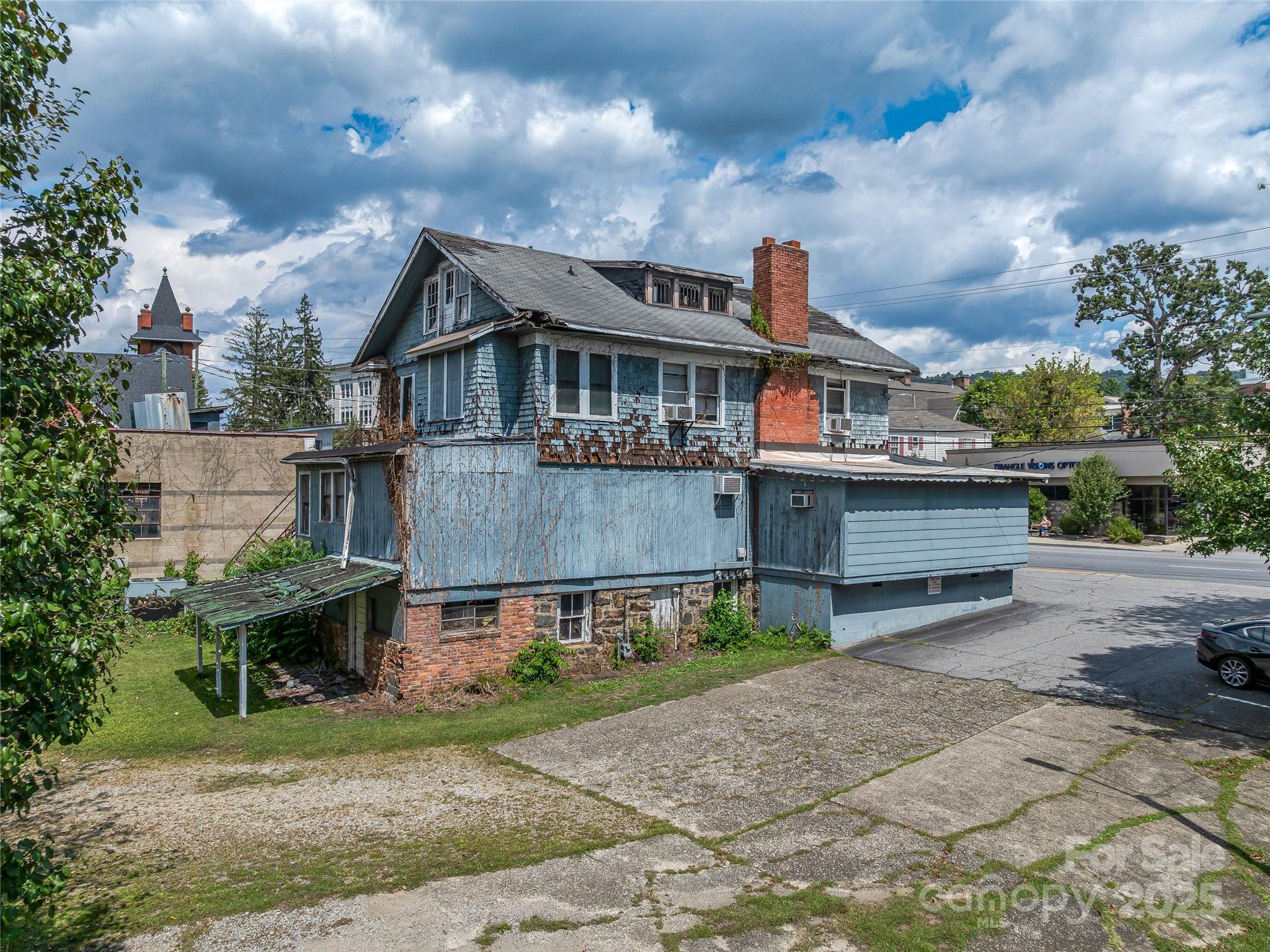 210, 212 & 230 Merrimon Avenue Property Photo 16