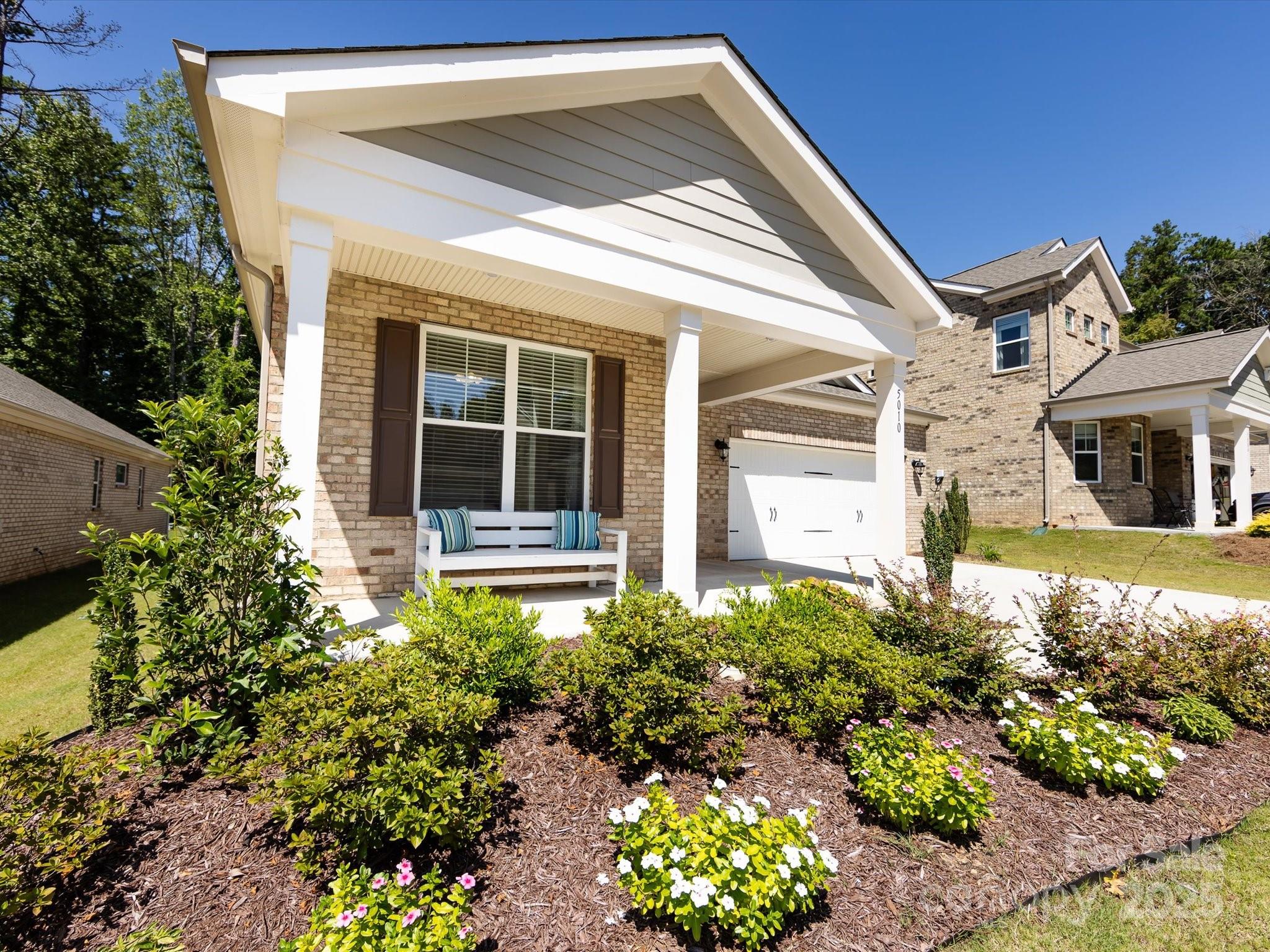 5010 Kinsbridge Drive Property Photo 3