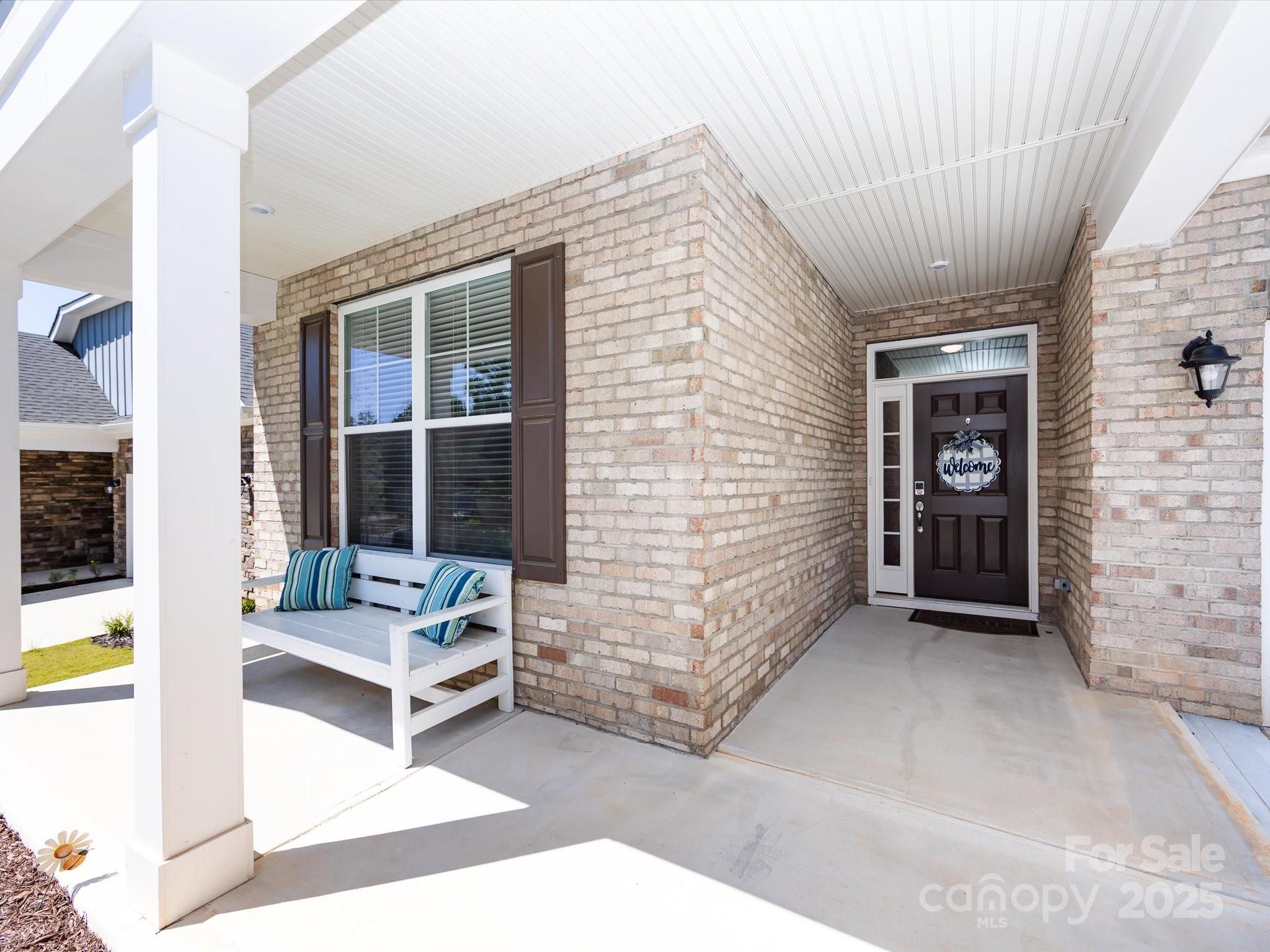 5010 Kinsbridge Drive Property Photo 4