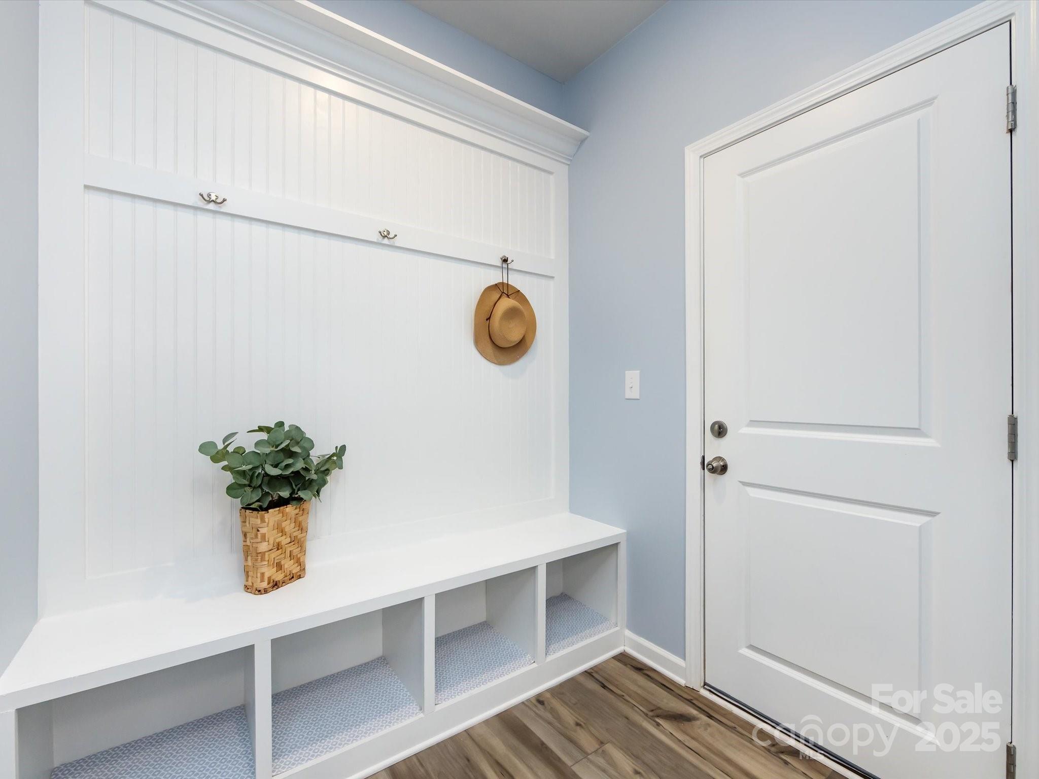 5010 Kinsbridge Drive Property Photo 13