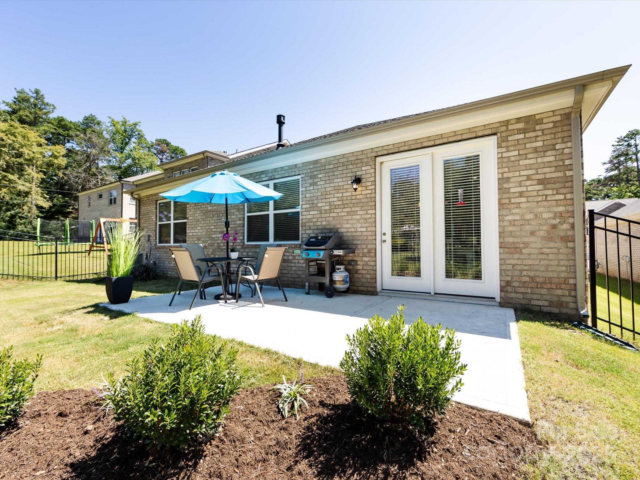 5010 Kinsbridge Drive Property Photo 43