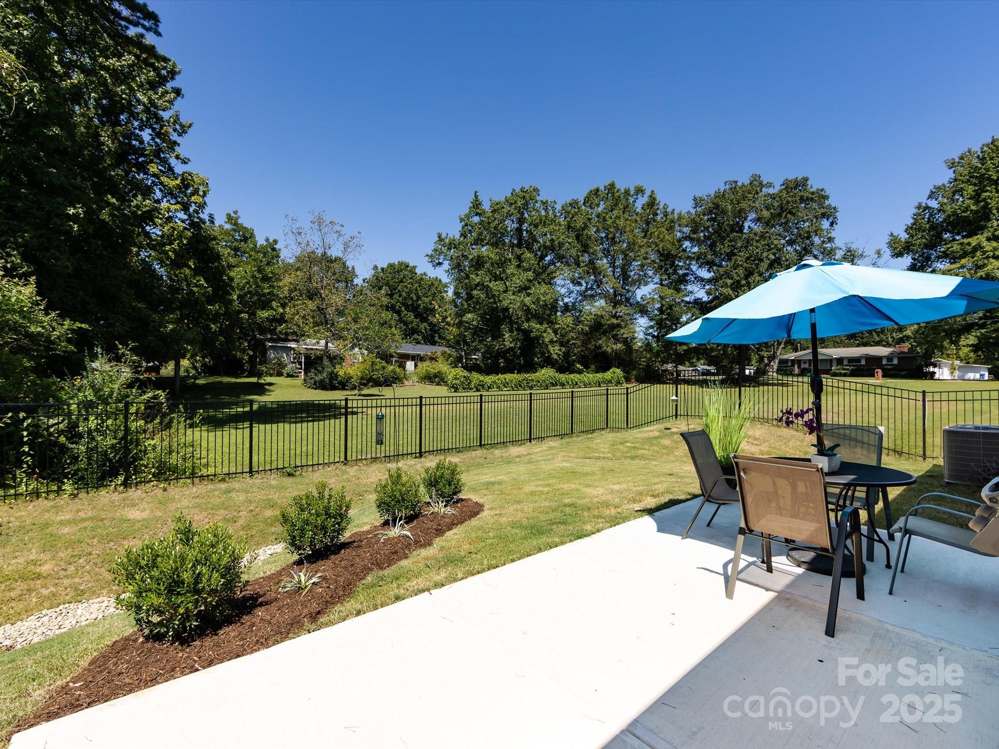 5010 Kinsbridge Drive Property Photo 44