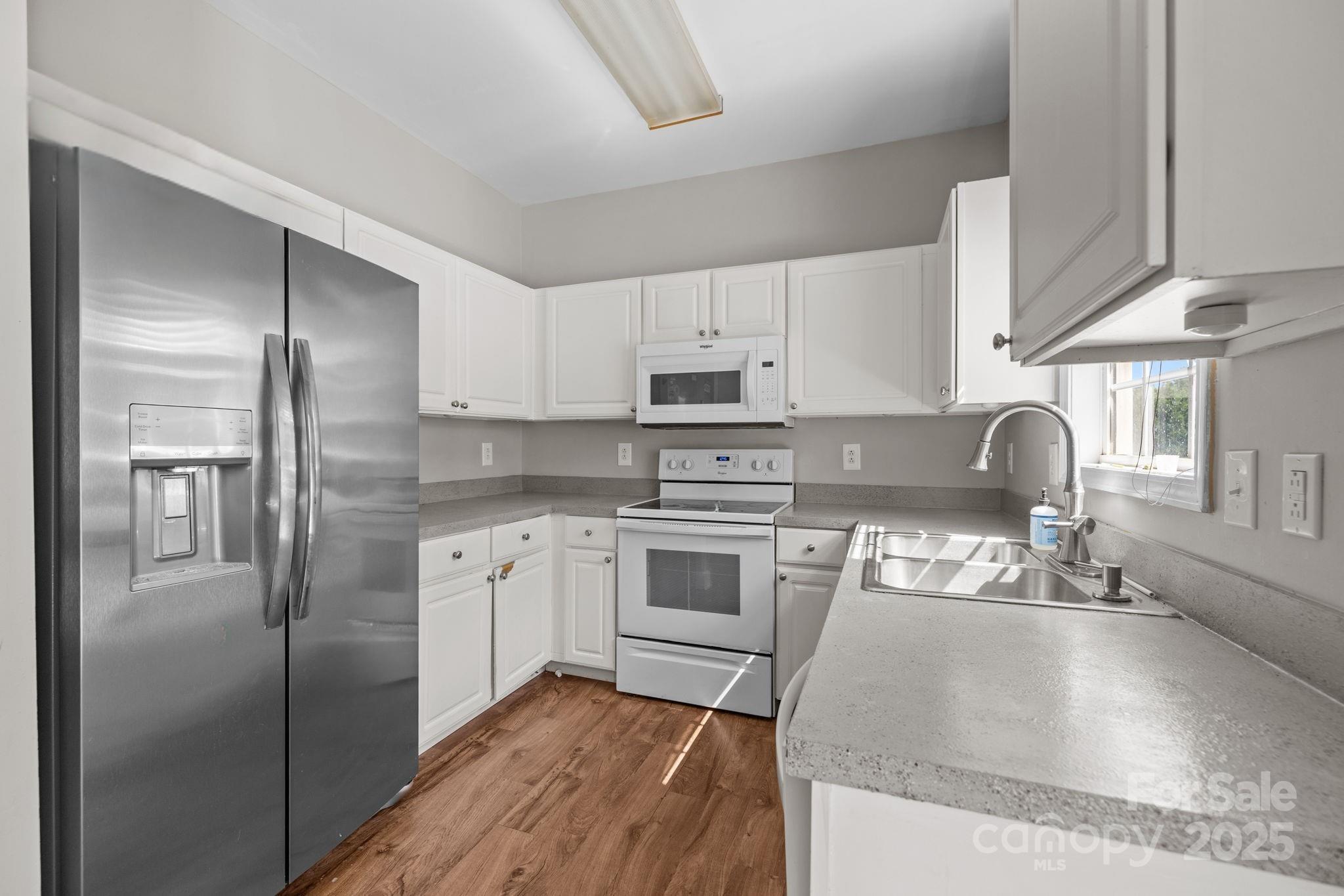 418 Summer Ridge Road Property Photo 3