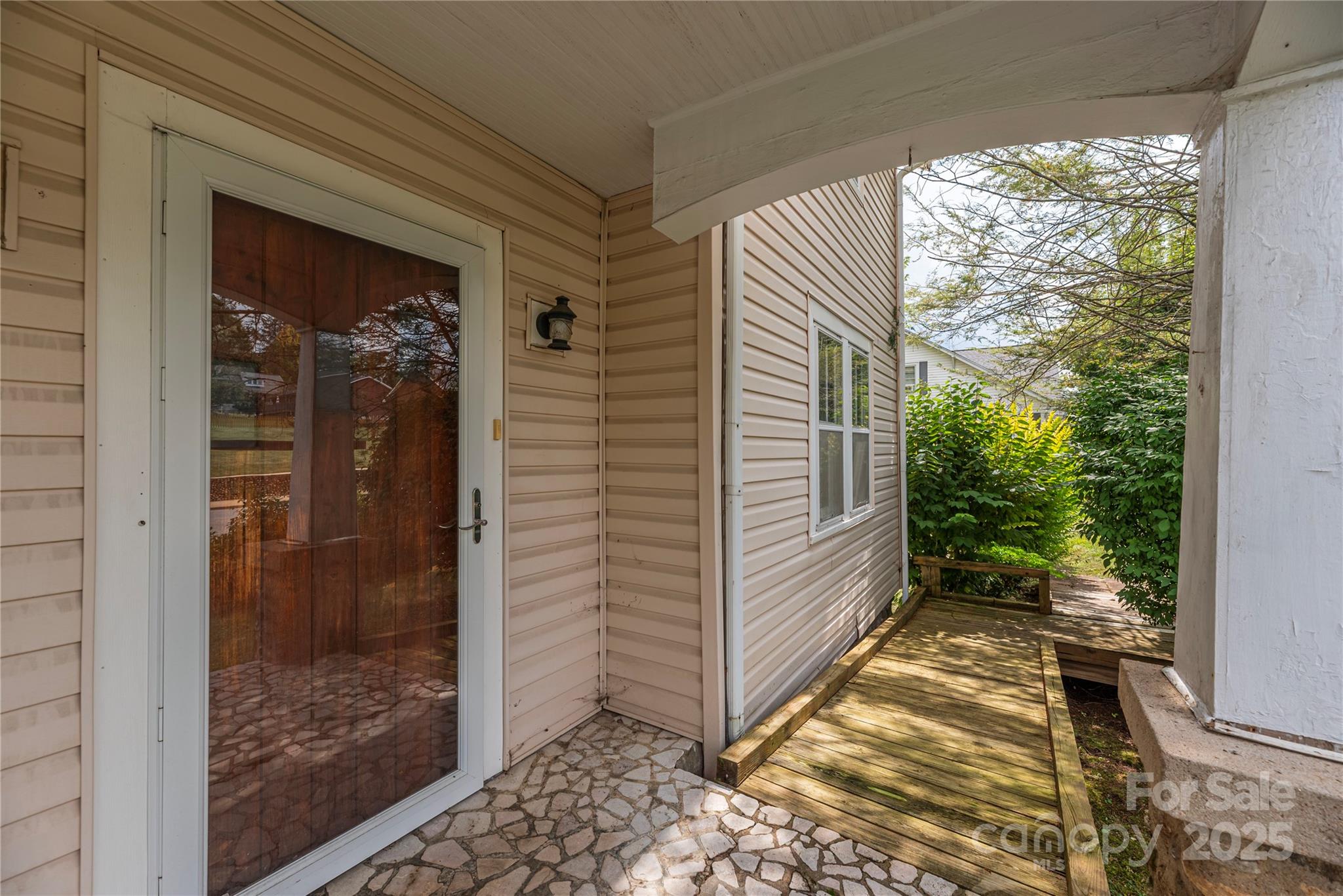 589 Pisgah Drive Property Photo 4
