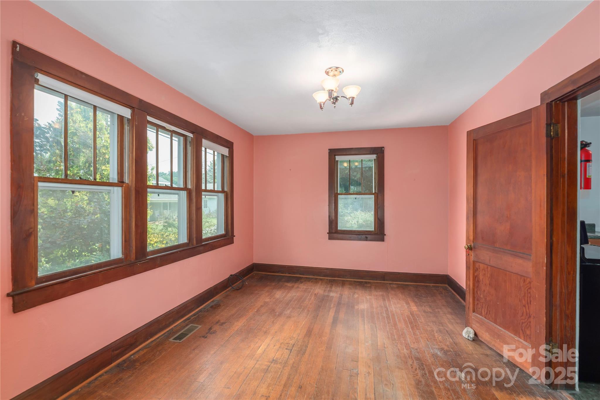589 Pisgah Drive Property Photo 7