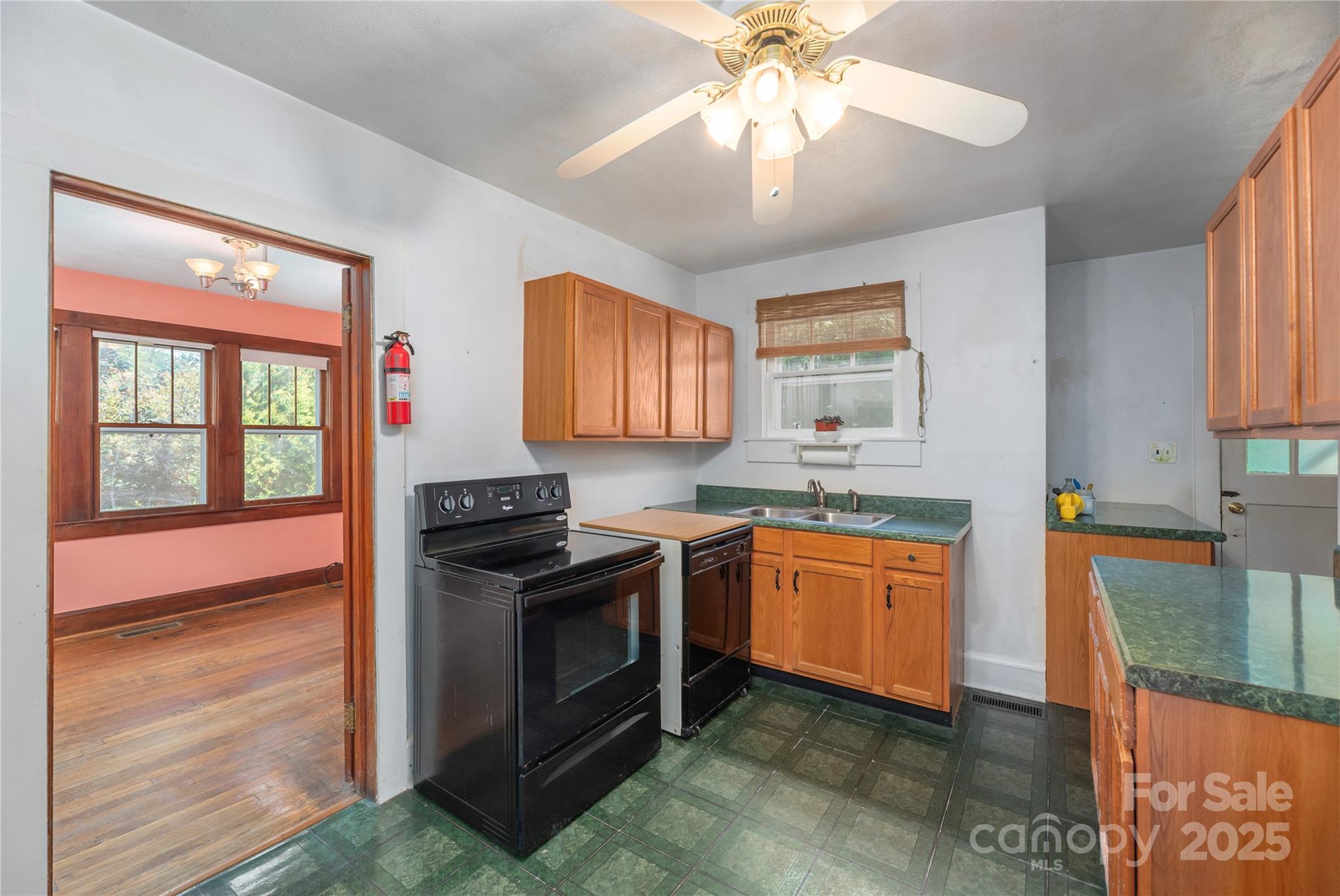 589 Pisgah Drive Property Photo 8