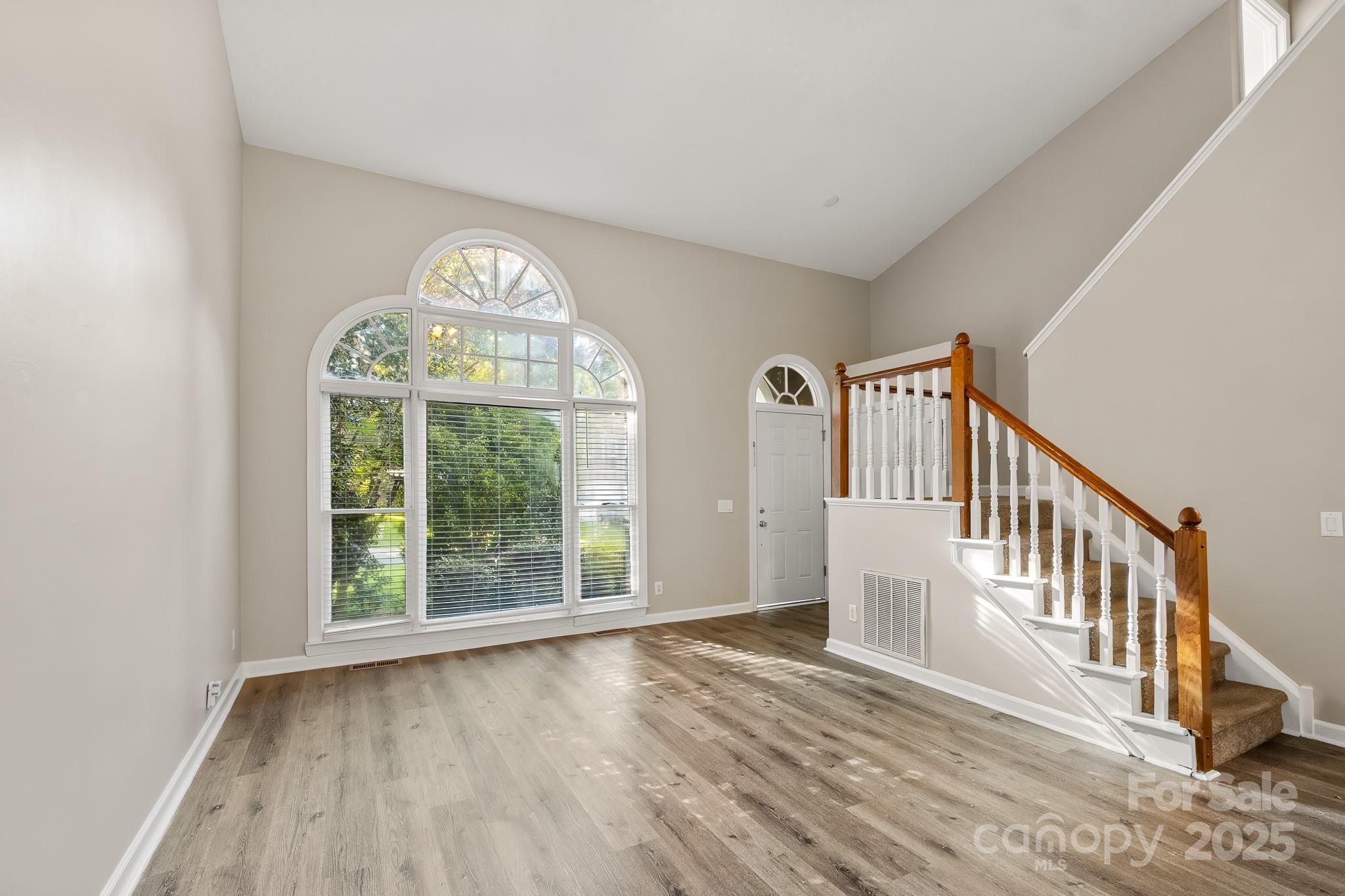 4908 Benthaven Lane Property Photo 3