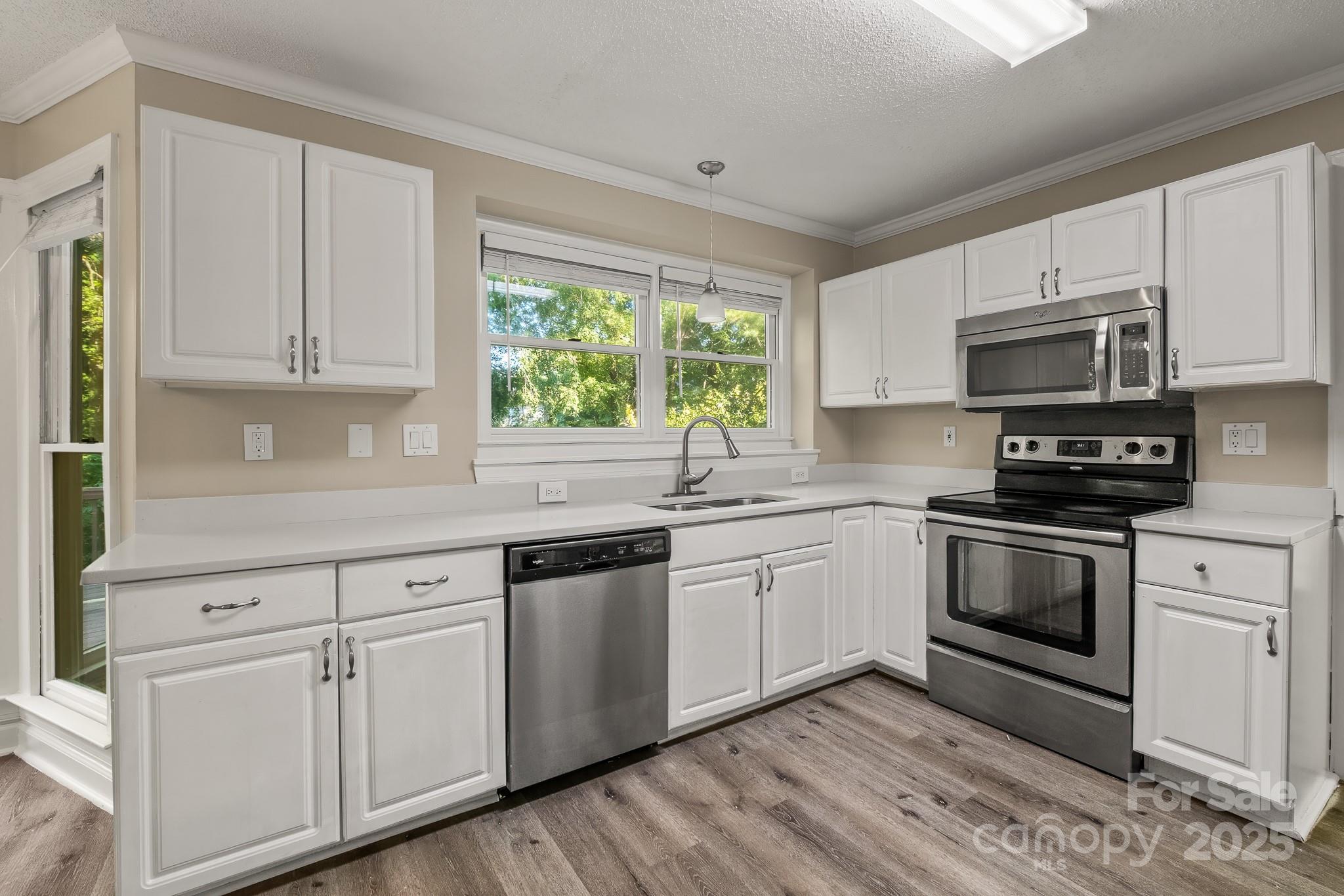 4908 Benthaven Lane Property Photo 6