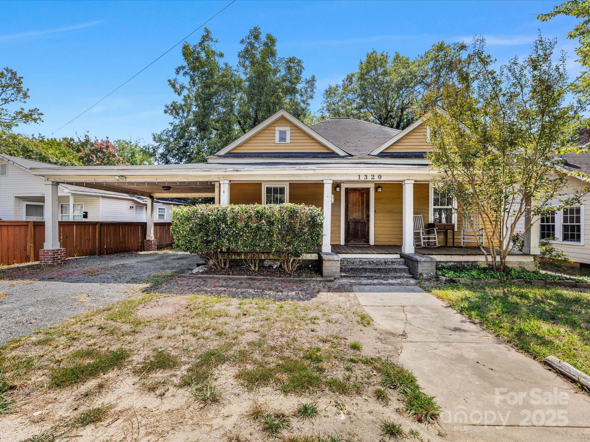 1320 Parkwood Avenue Property Photo 1