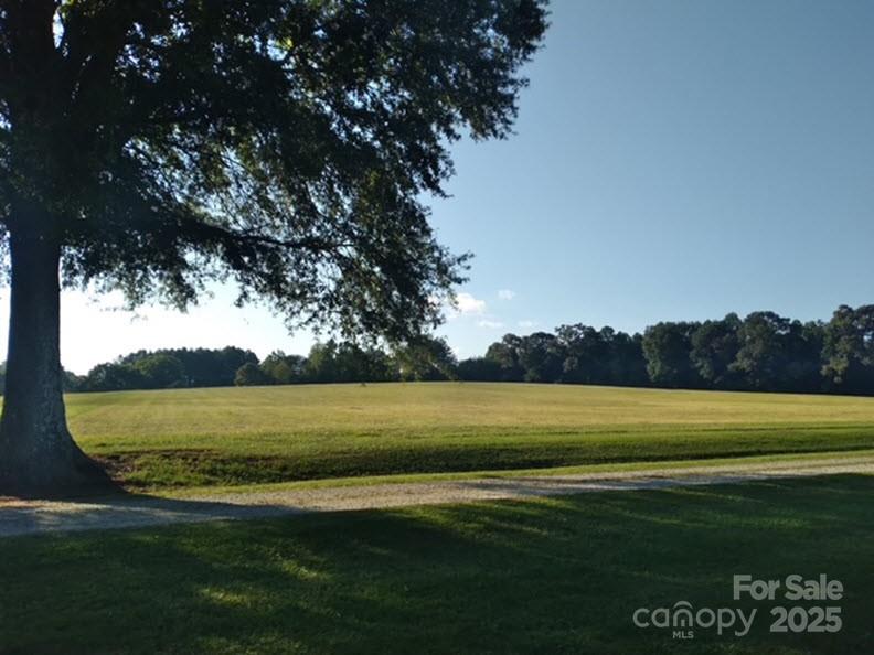 425 E N Street Property Photo 3