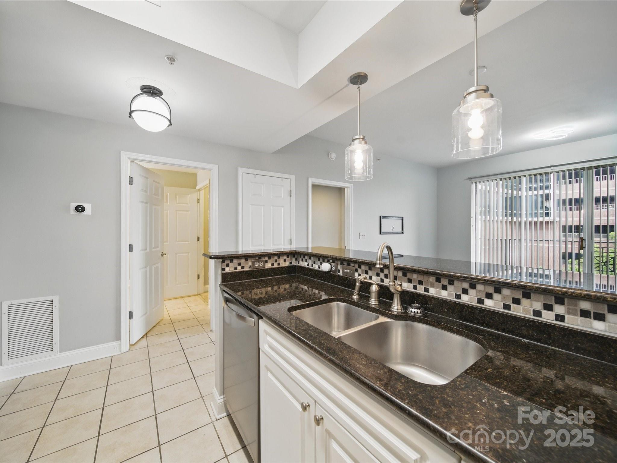 300 W 5th Street 339 Property Photo 8