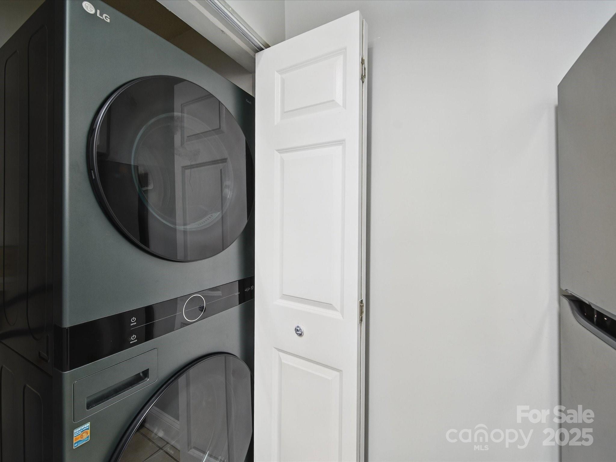 300 W 5th Street 339 Property Photo 9