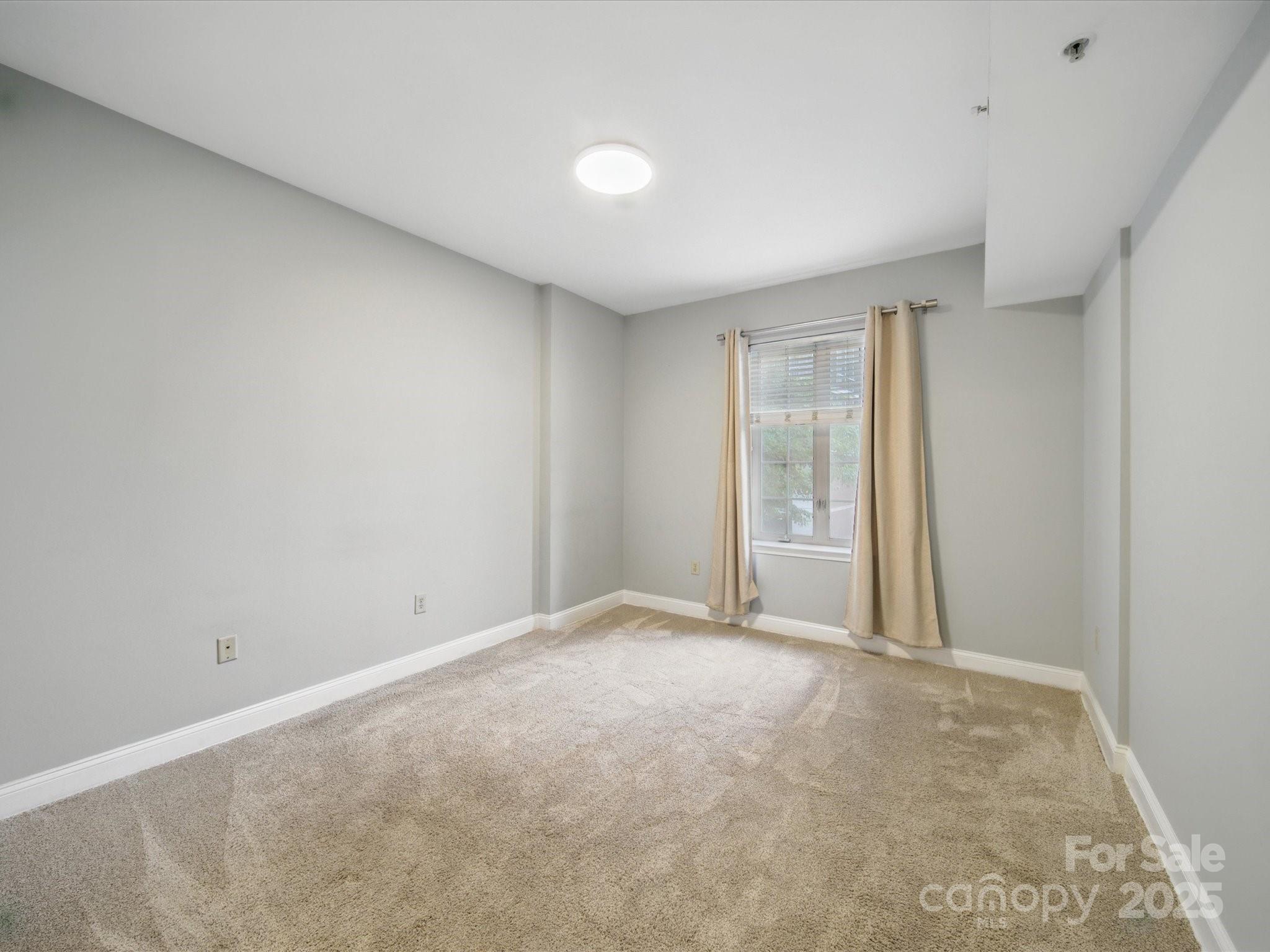 300 W 5th Street 339 Property Photo 17