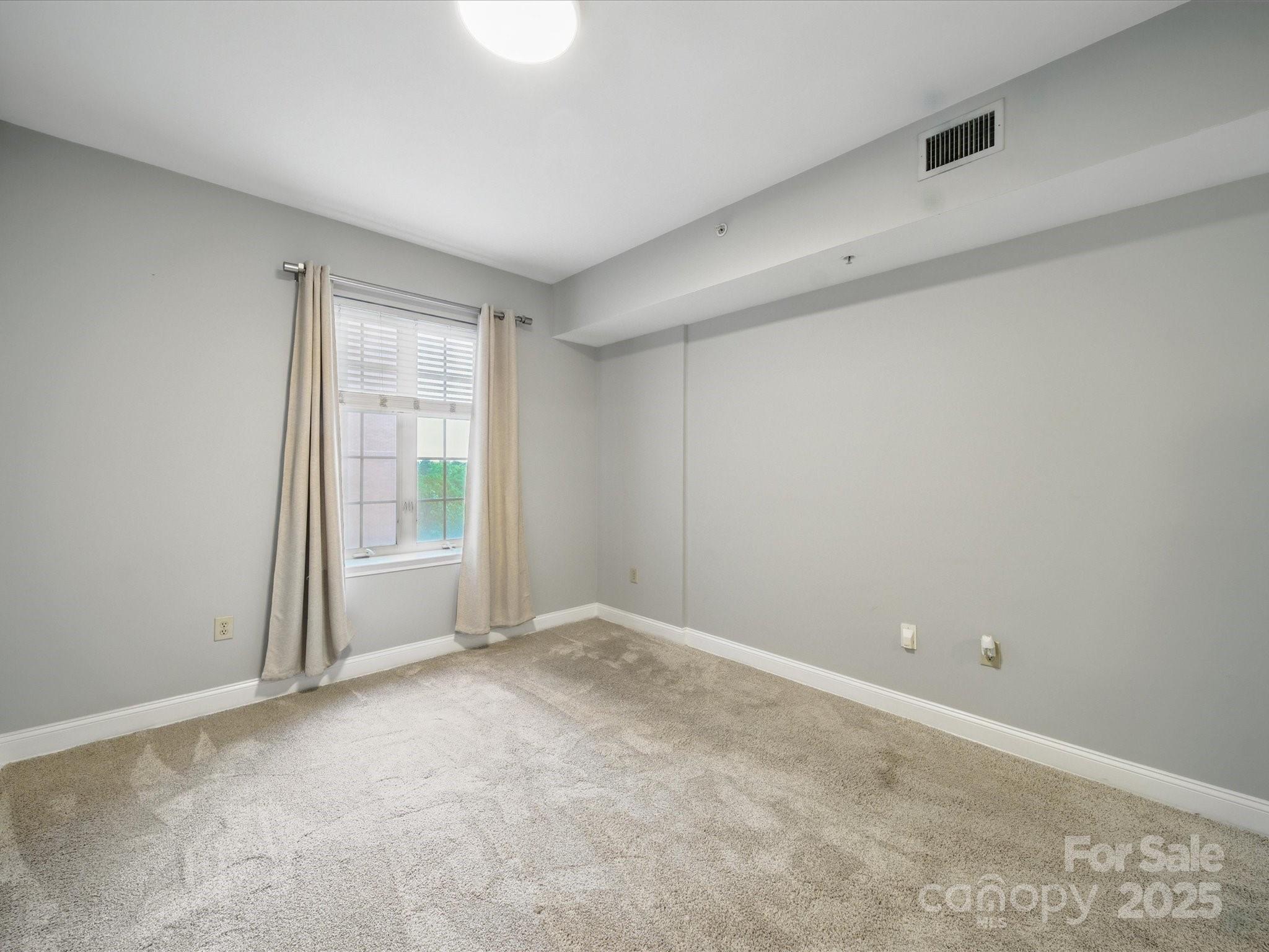 300 W 5th Street 339 Property Photo 18