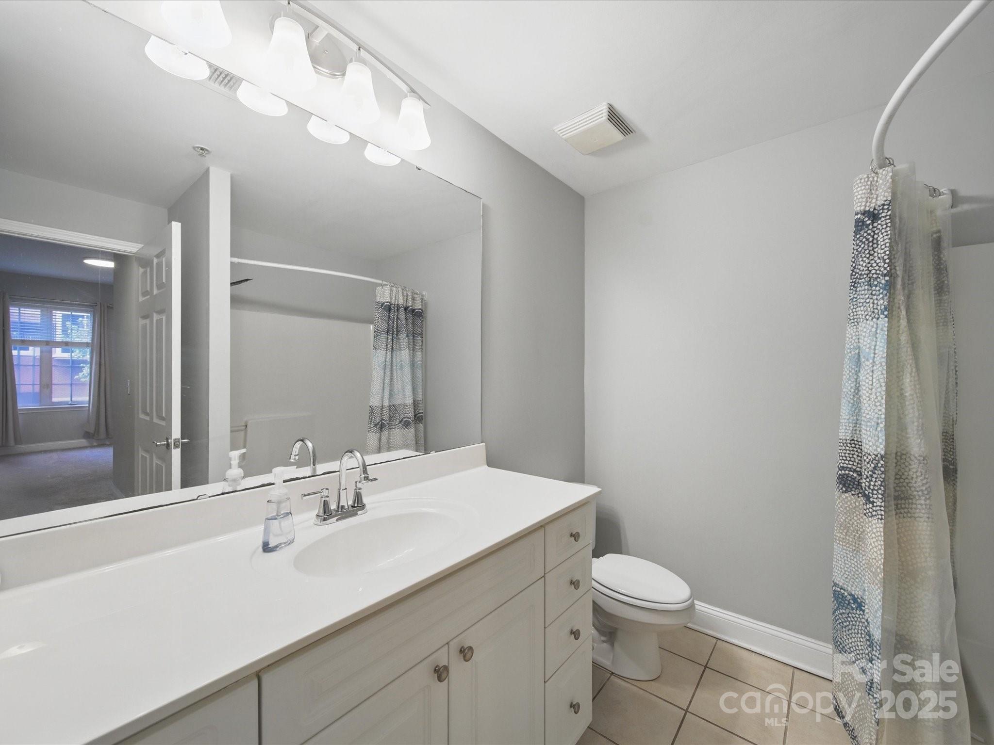 300 W 5th Street 339 Property Photo 20