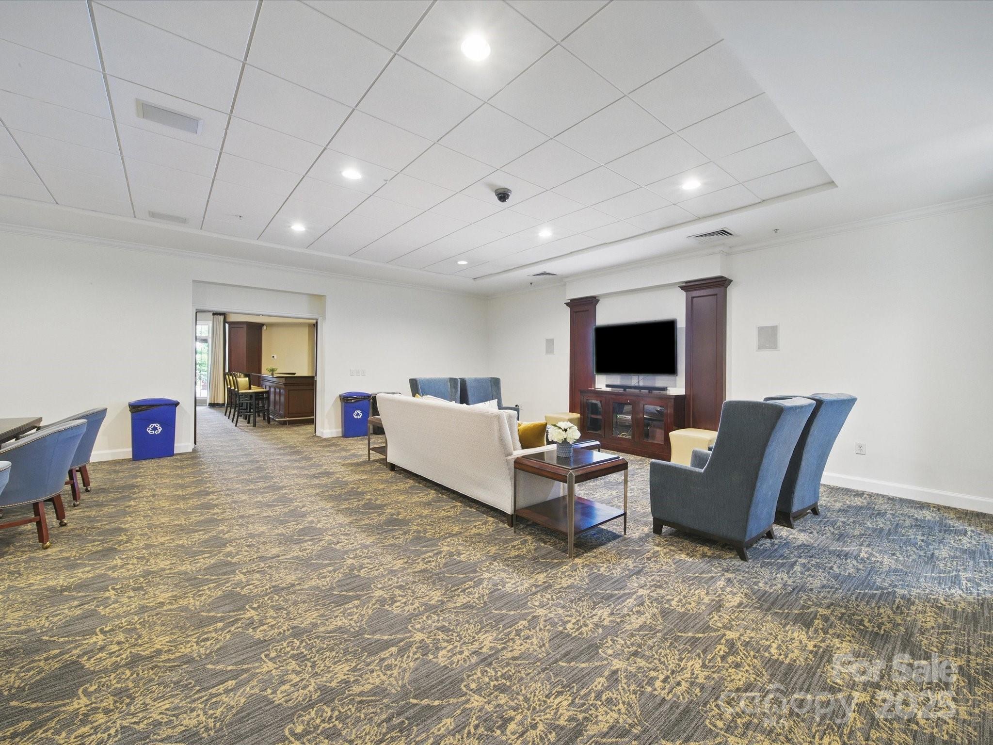 300 W 5th Street 339 Property Photo 30