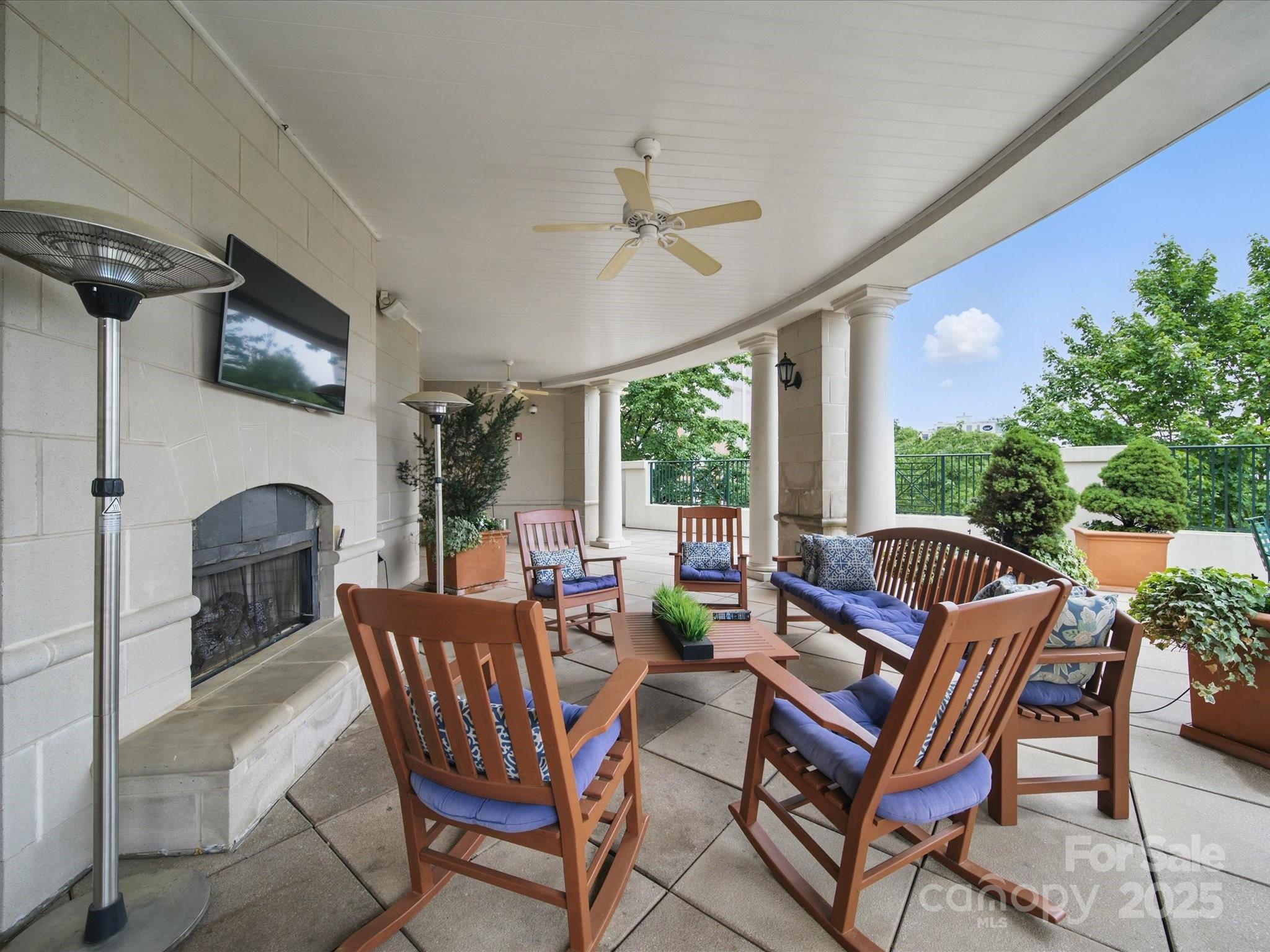 300 W 5th Street 339 Property Photo 34