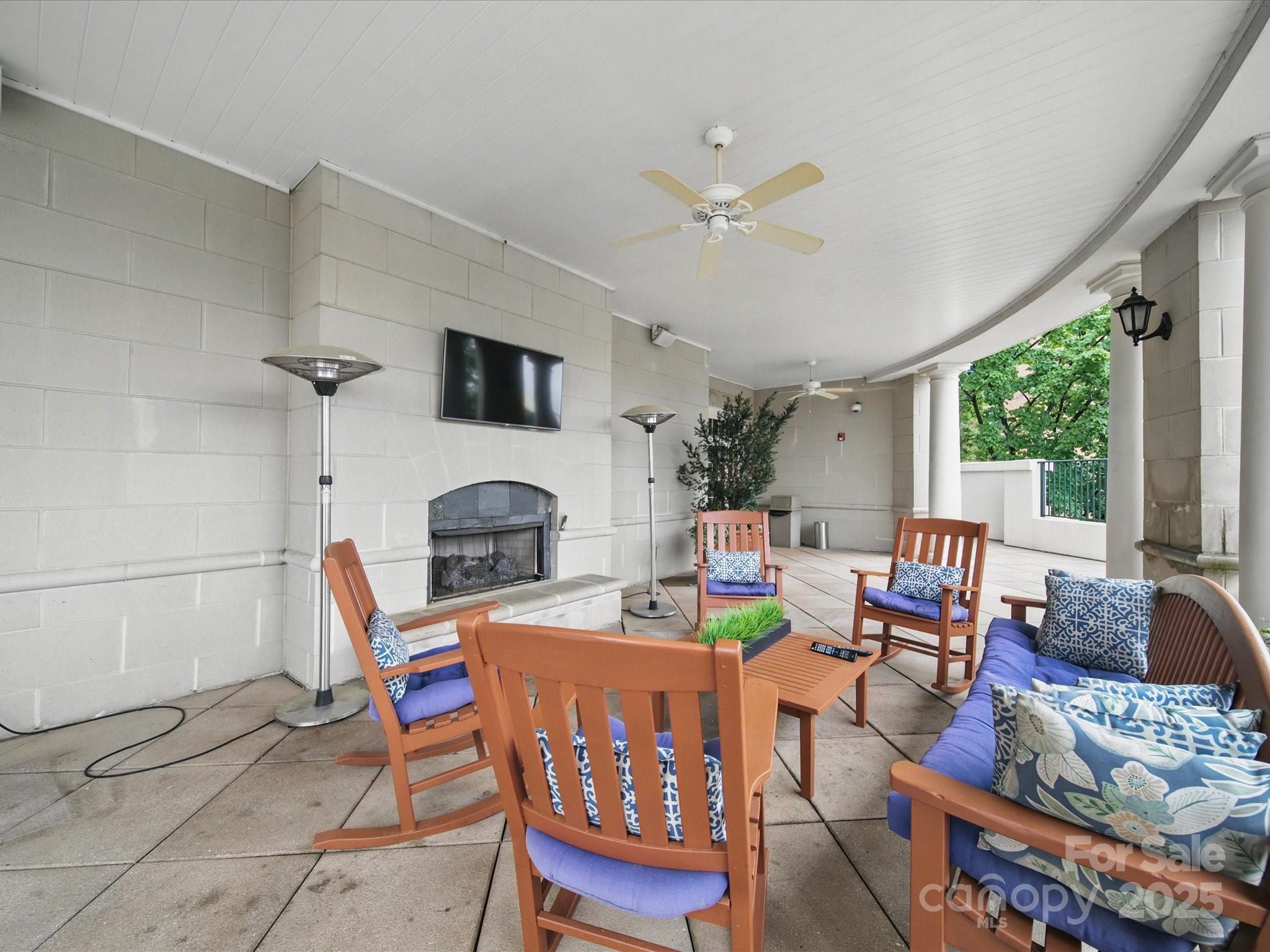 300 W 5th Street 339 Property Photo 35