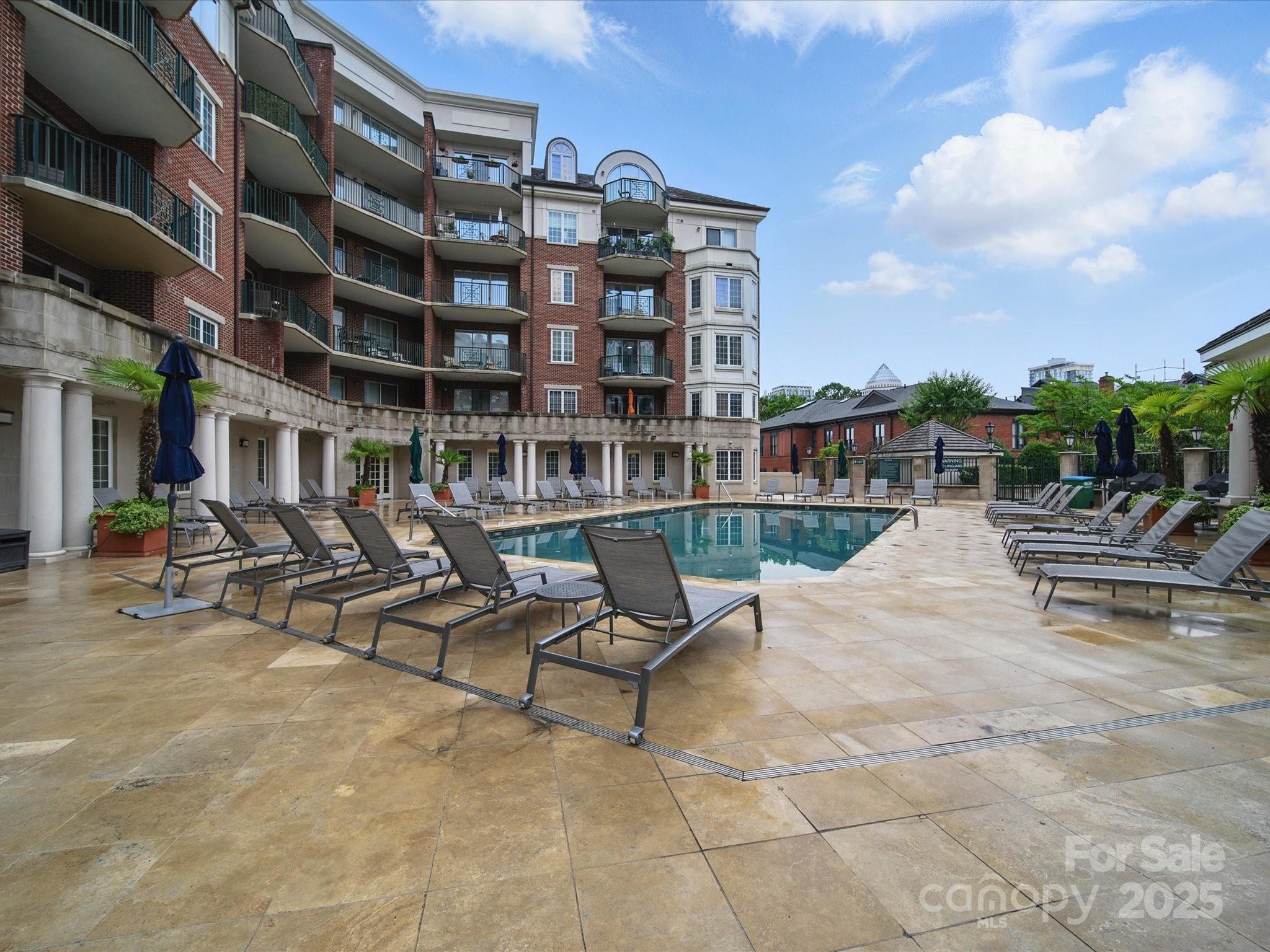 300 W 5th Street 339 Property Photo 38