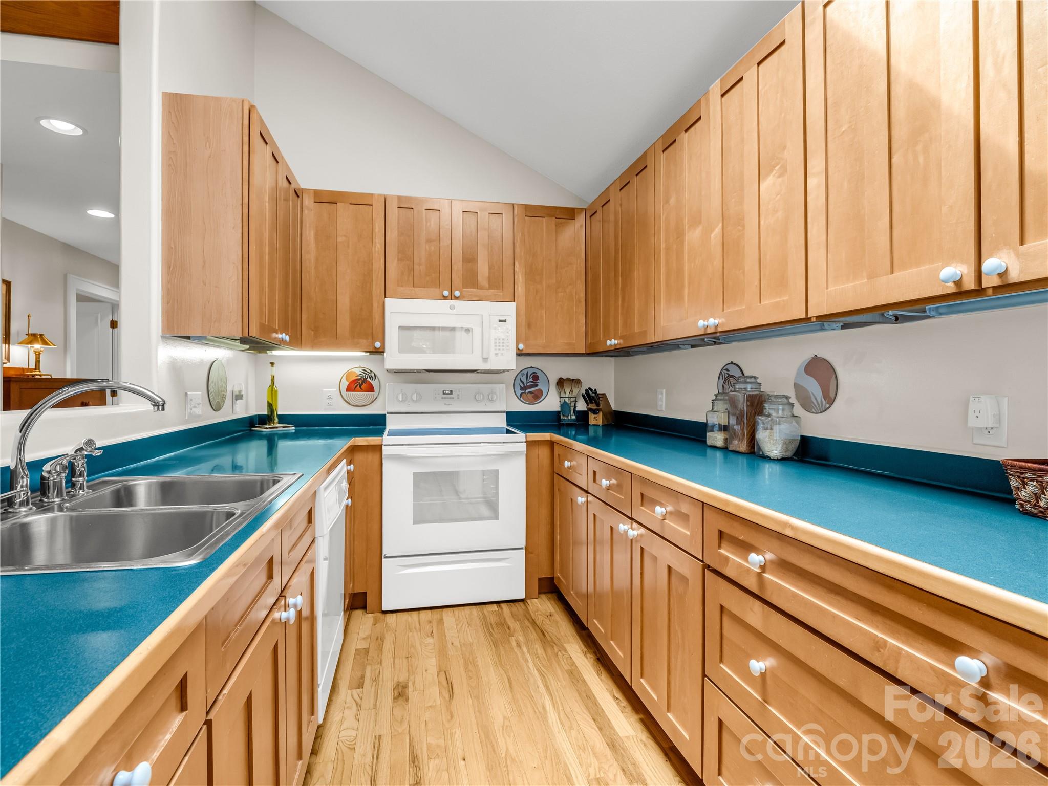 142 Winterview Trail Property Photo 11