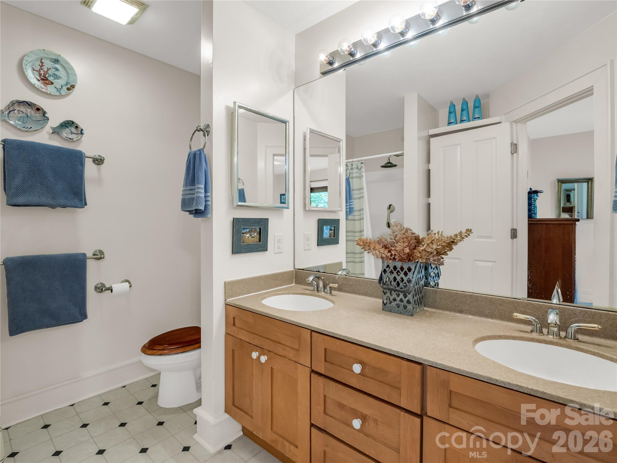 142 Winterview Trail Property Photo 15
