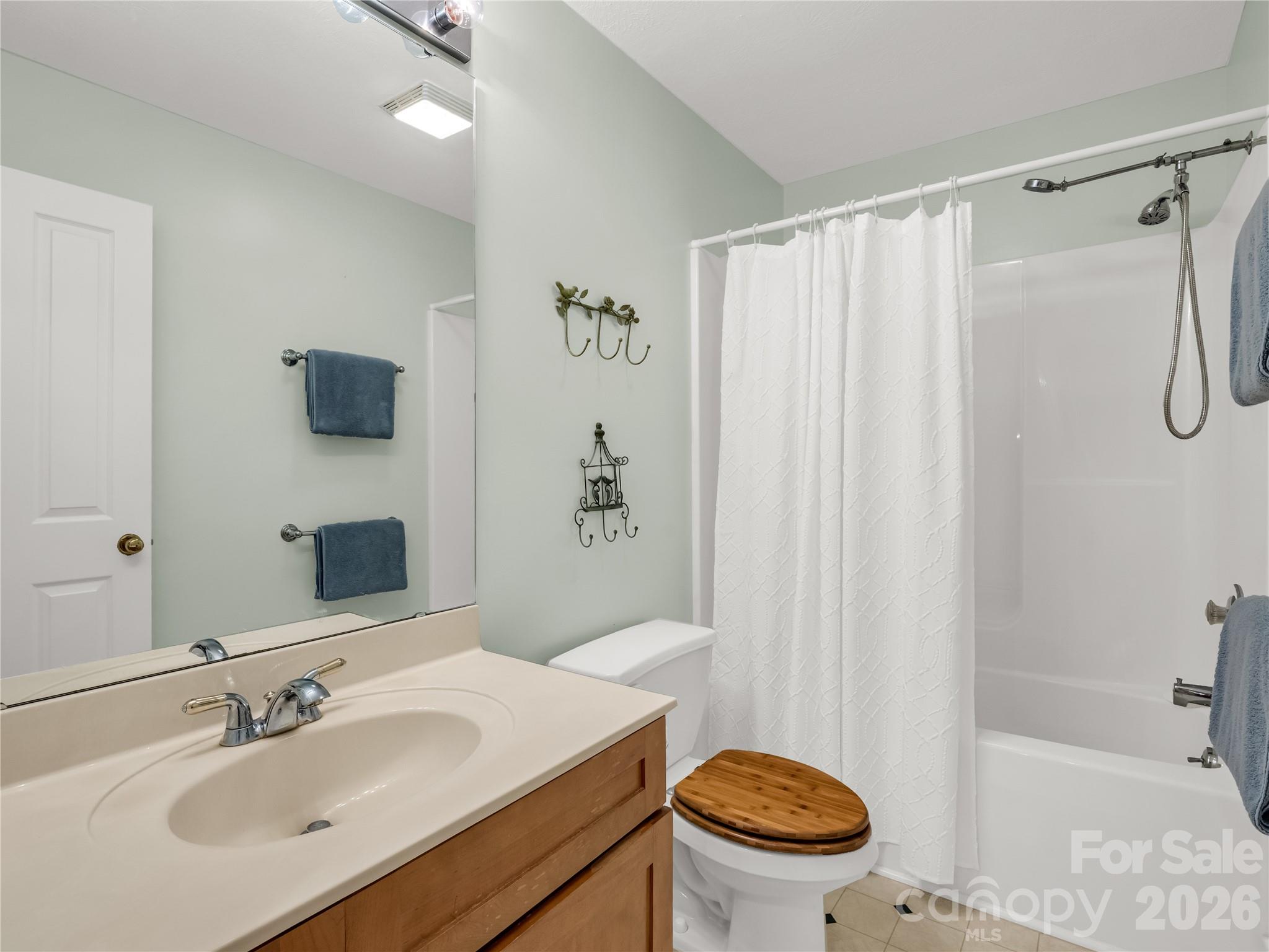142 Winterview Trail Property Photo 23