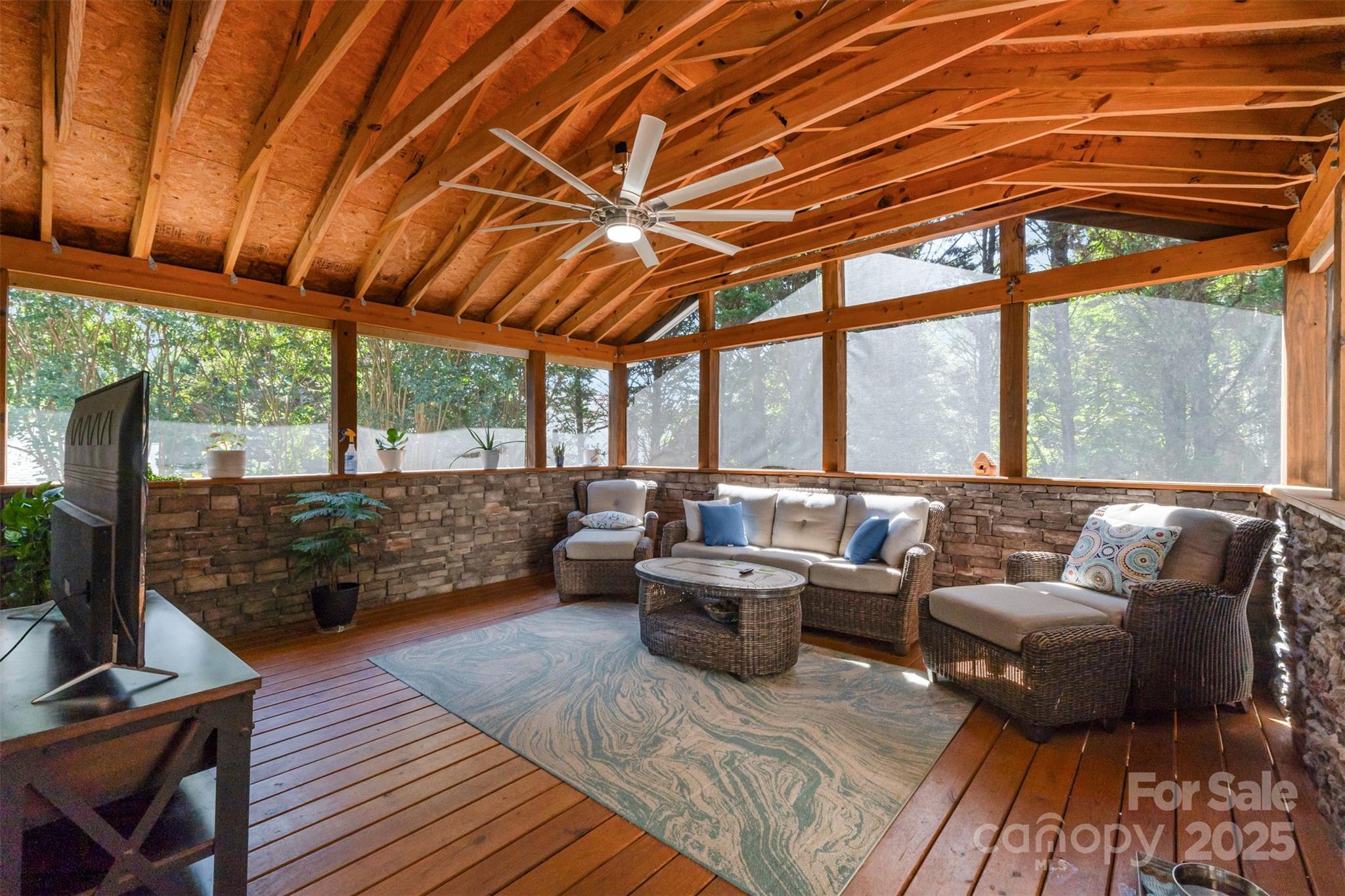 9008 Tartan Ridge Drive Property Photo 8