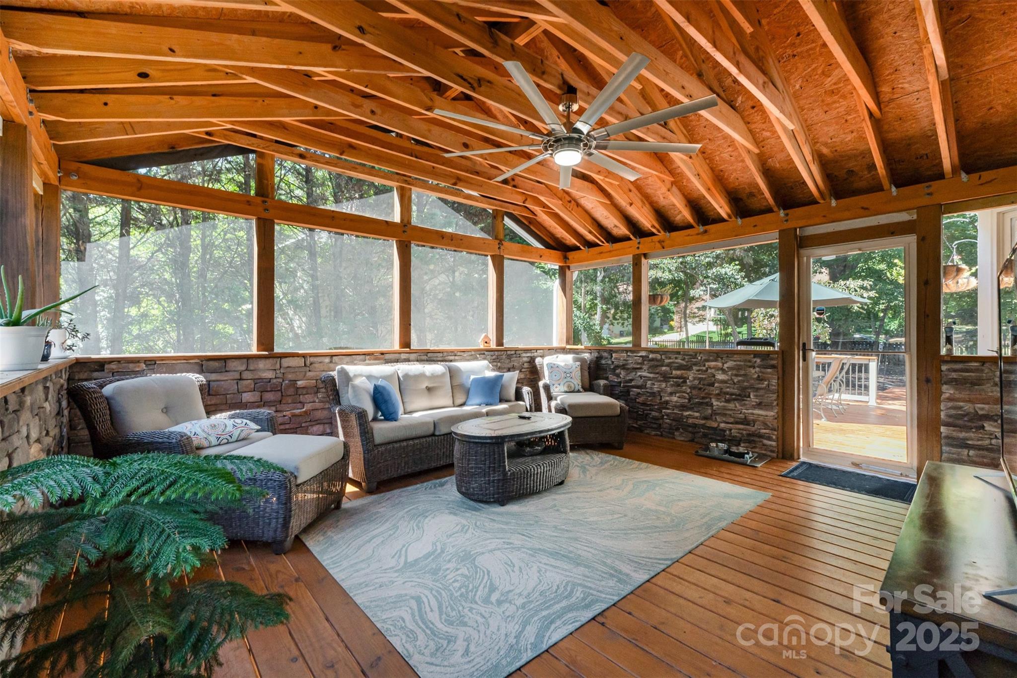 9008 Tartan Ridge Drive Property Photo 10