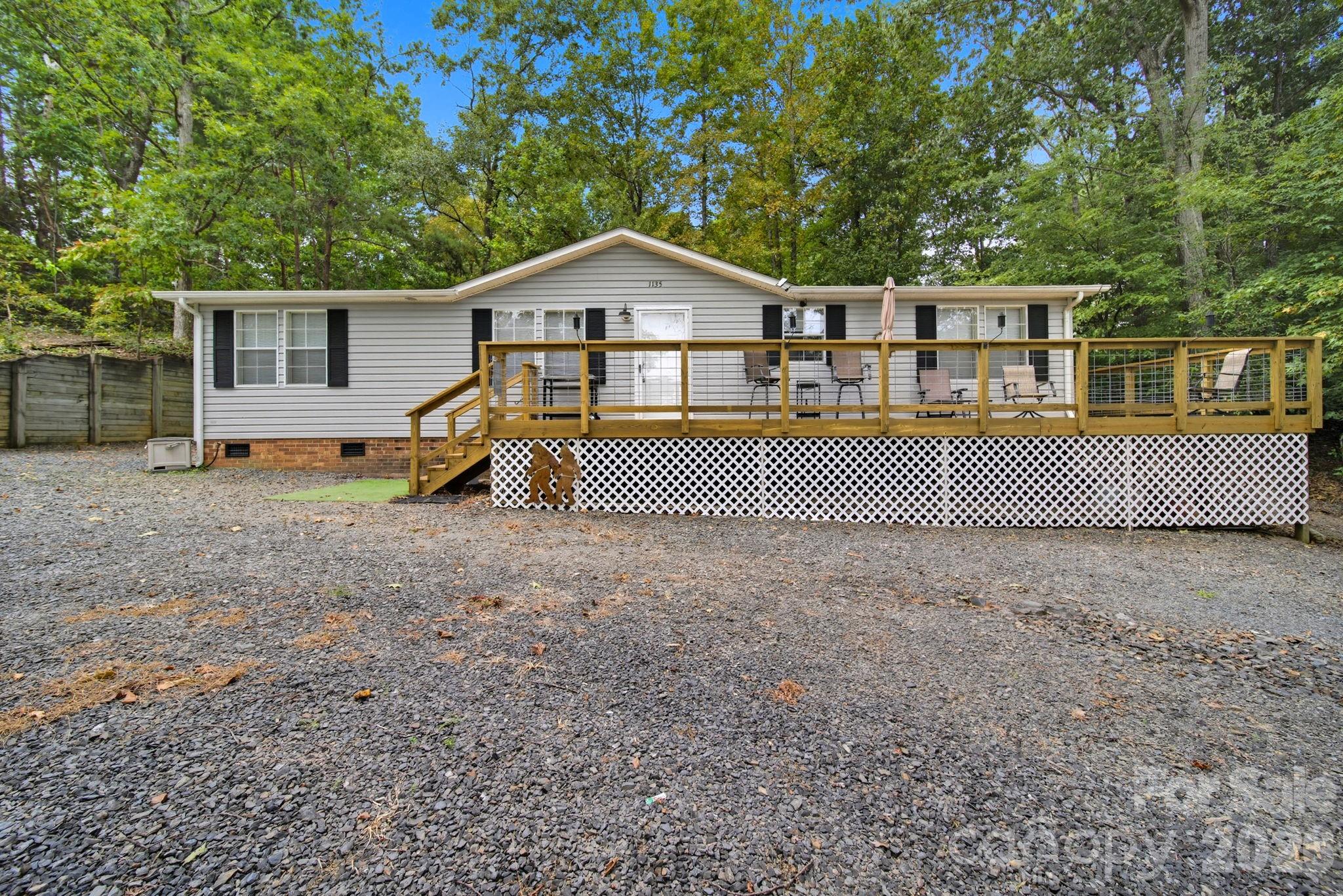 1135 Pinehaven Drive Property Photo 1
