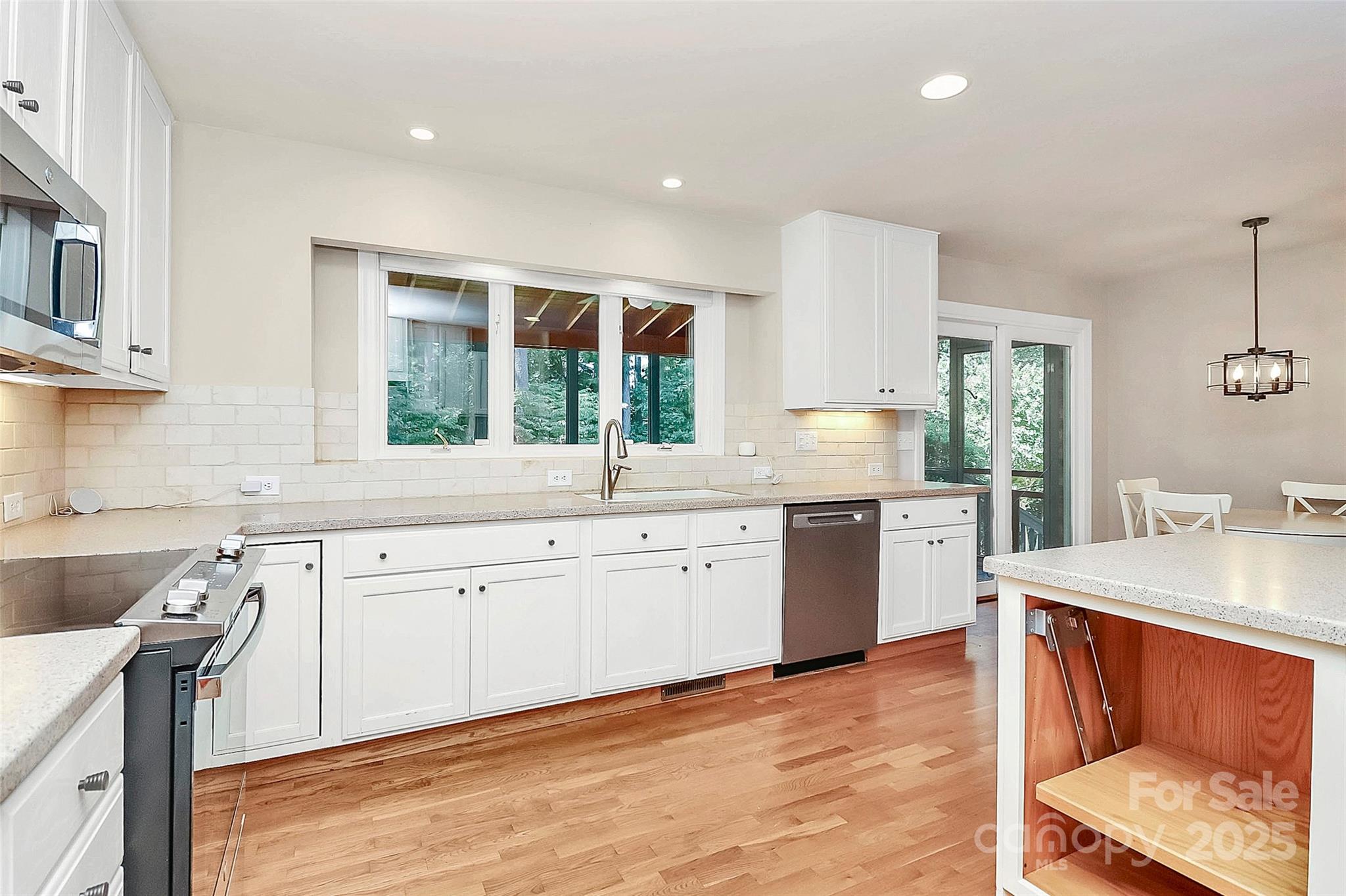 109 Lynn Cove Lane Property Photo 6