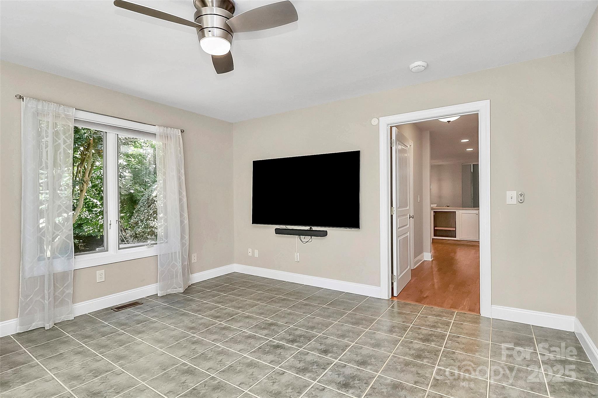 109 Lynn Cove Lane Property Photo 8