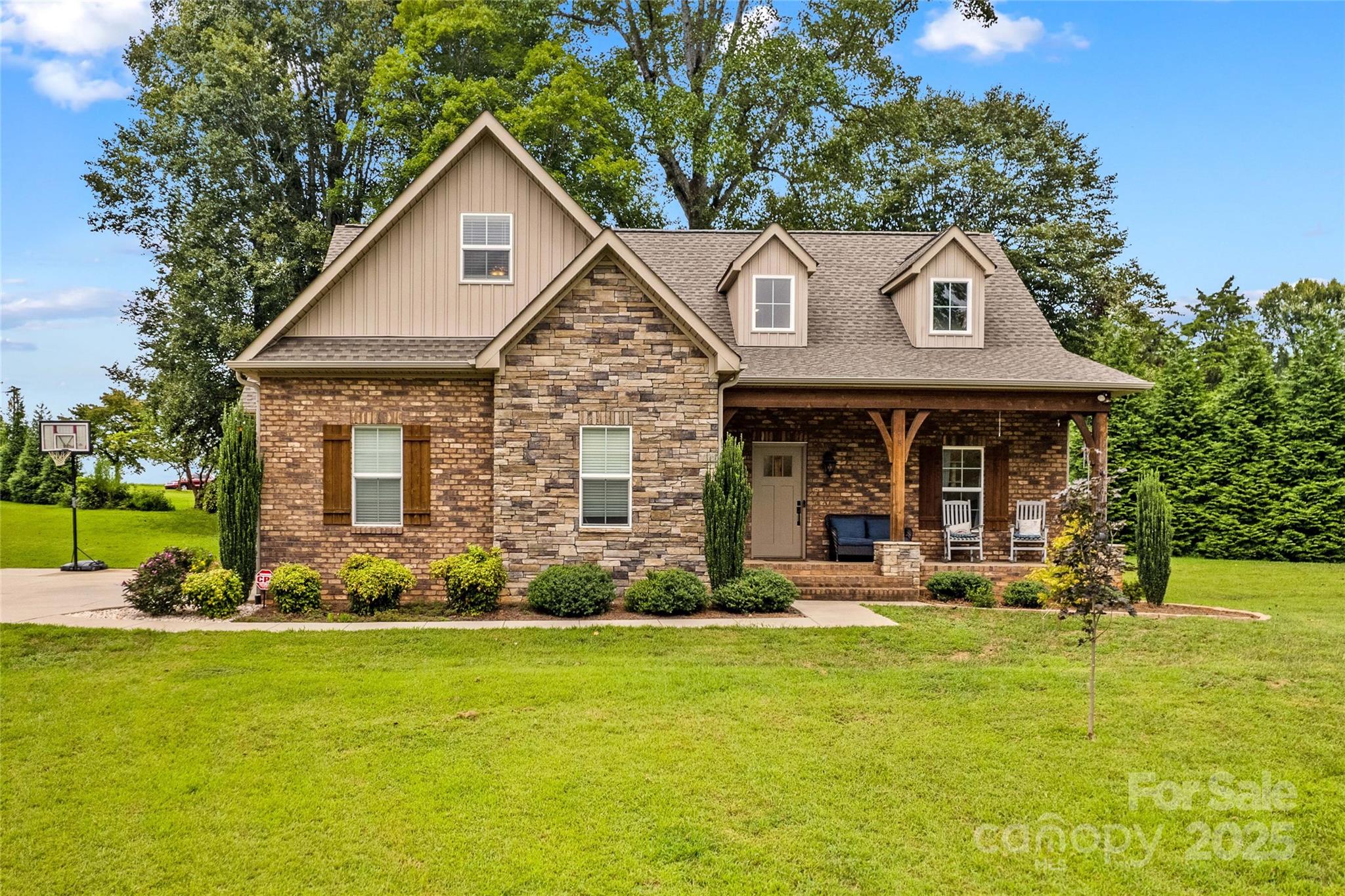 178 Nellwood Court Property Photo 2