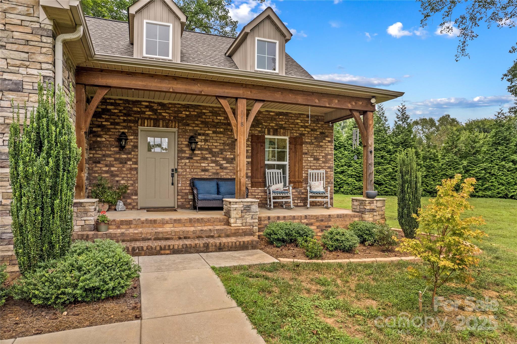 178 Nellwood Court Property Photo 4